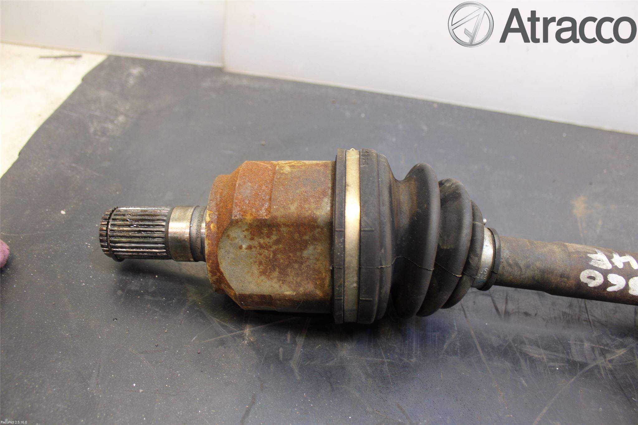 Kia CARENS III 13-19 Drivaxel Fram Höger