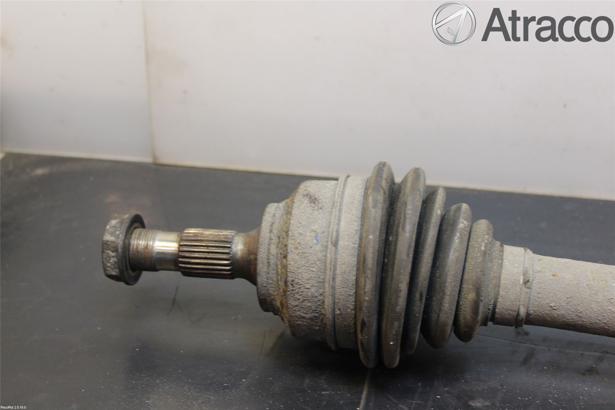 Citroen C5     05-08 Drivaxel Fram Höger