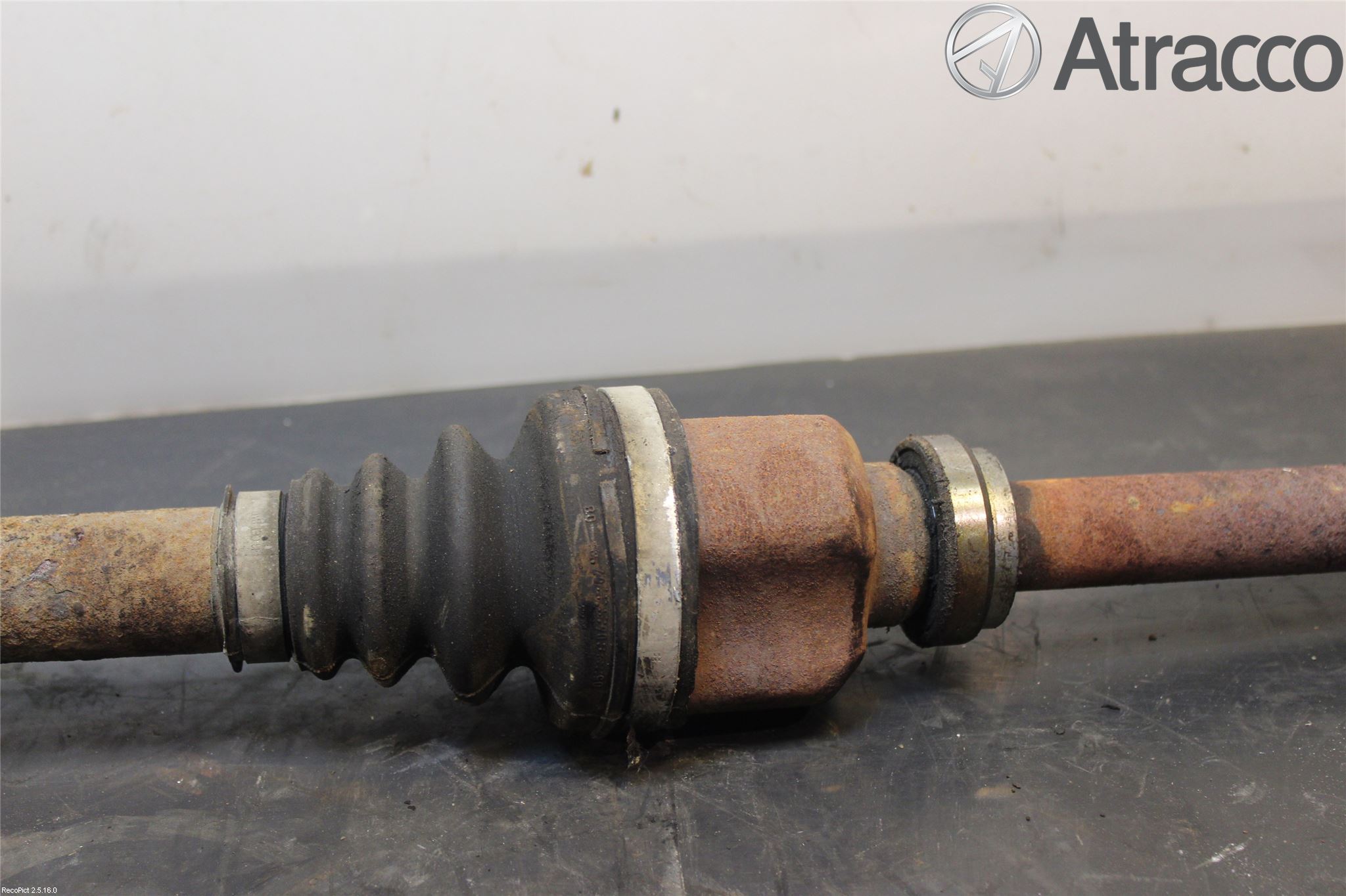 Citroen C5     05-08 Drivaxel Fram Höger