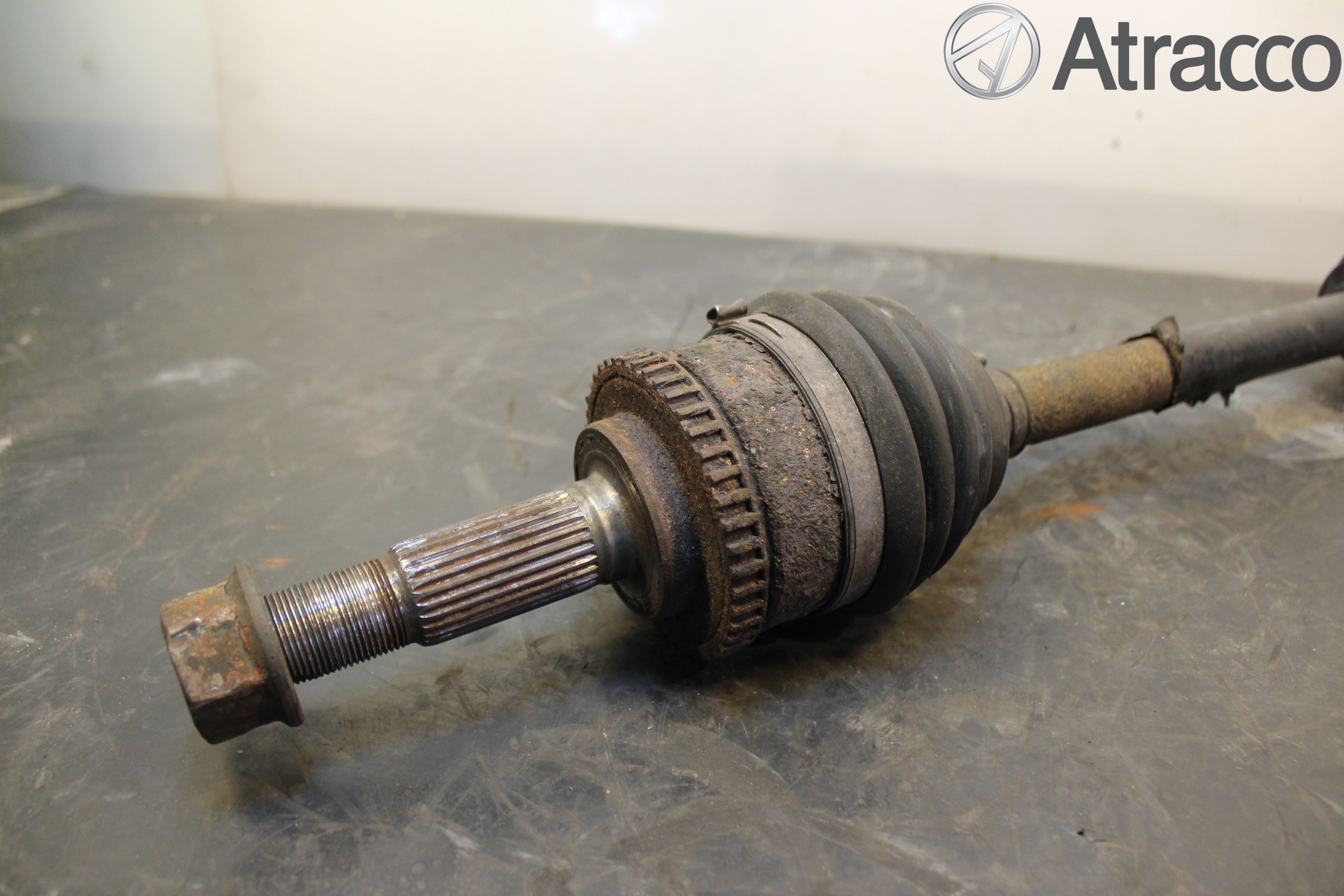 Nissan PRIMERA 02-07 Drivaxel Fram Vänster