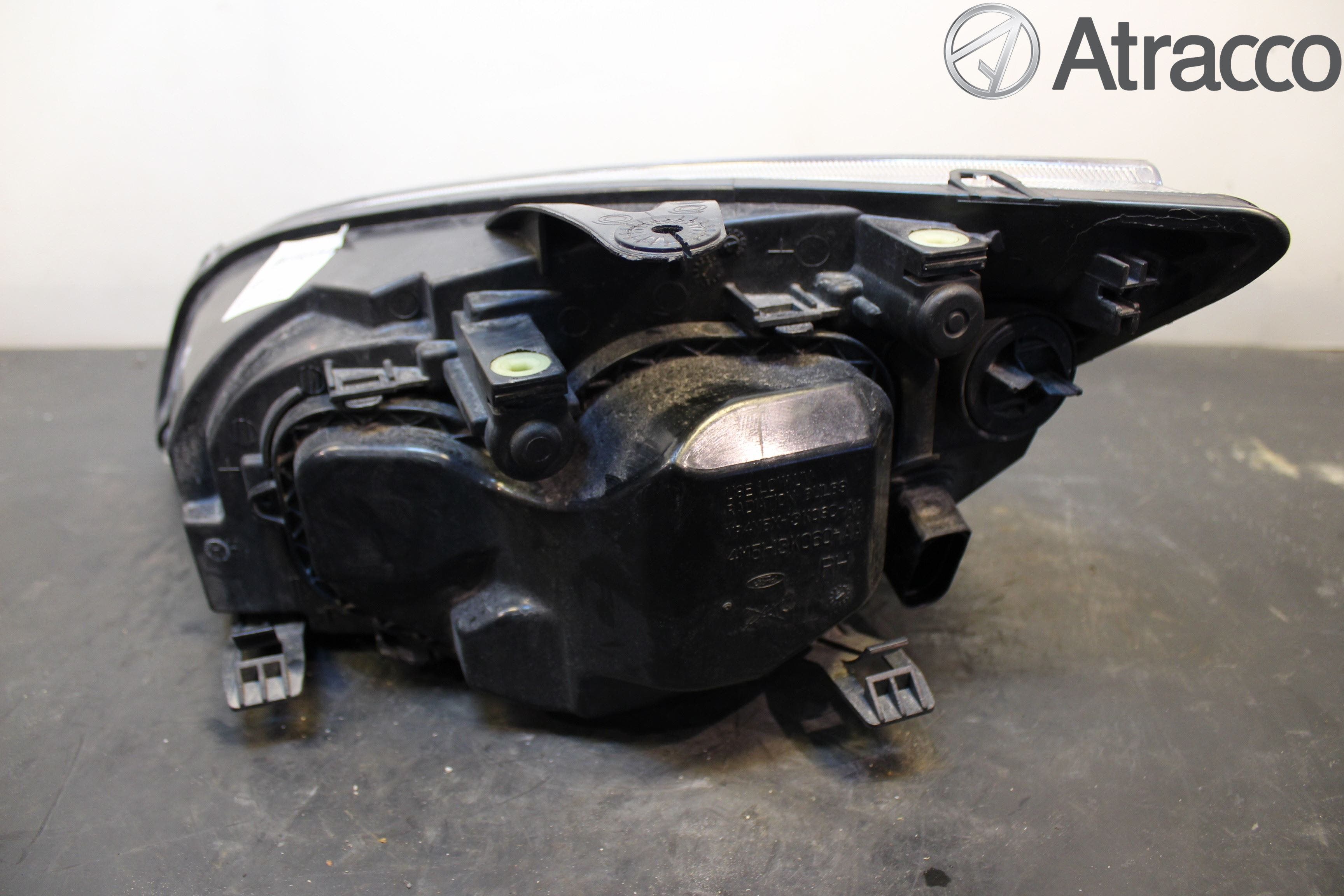 Ford FOCUS 04-07 Strålkastare Höger