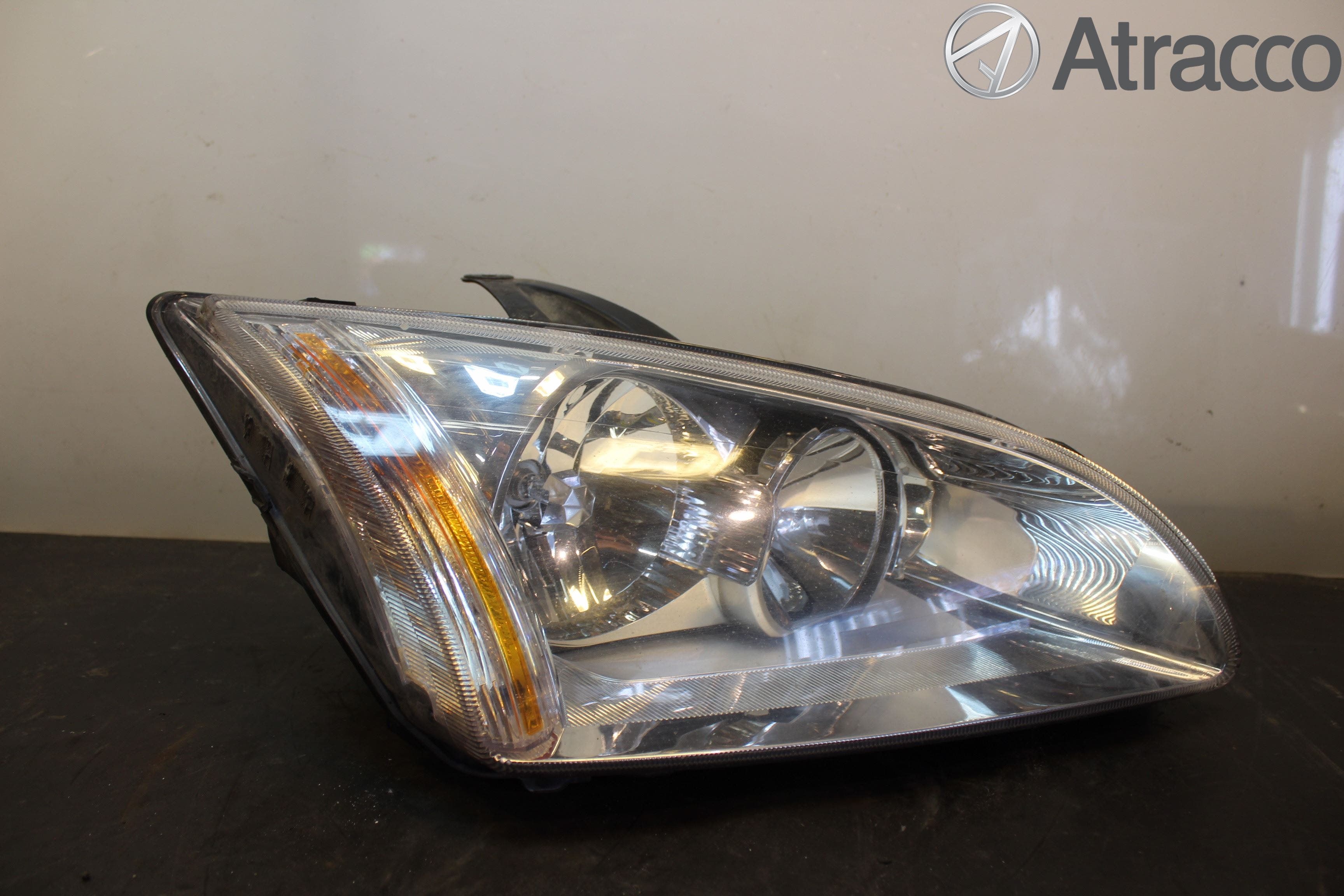 Ford FOCUS 04-07 Strålkastare Höger