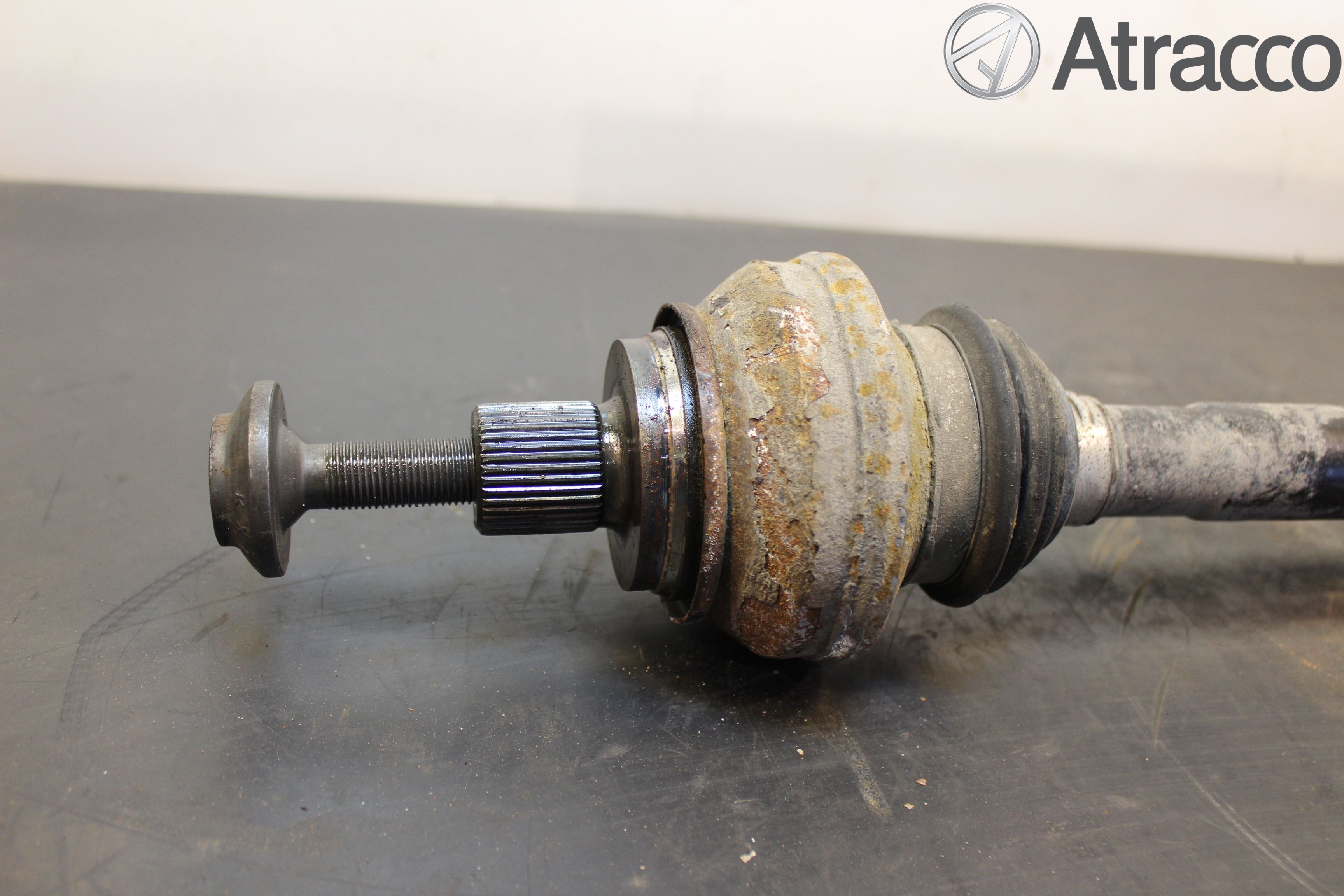 Audi A4/S4 B9 16-19 Drivaxel Bak Höger