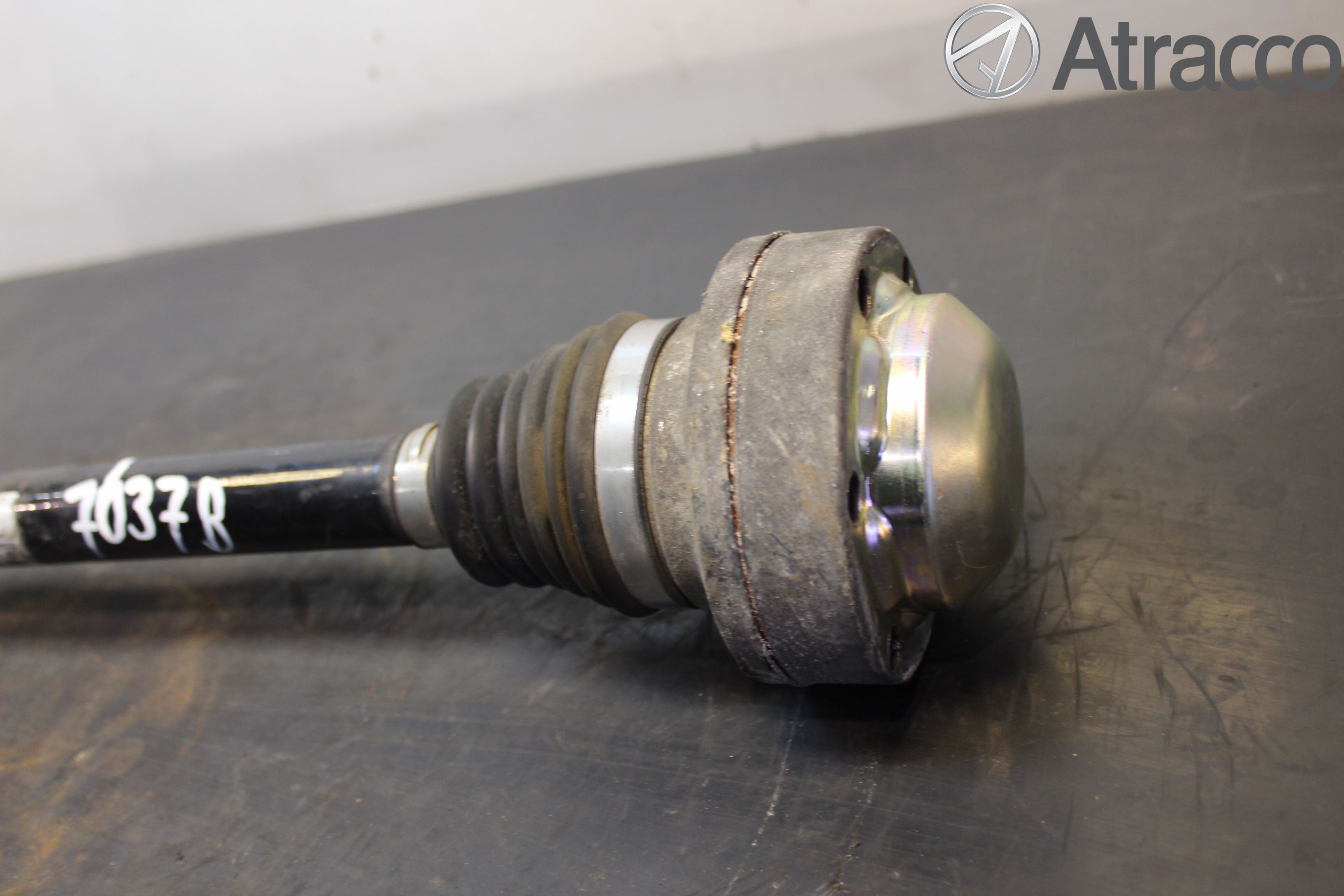 Audi A4/S4 B9 16-19 Drivaxel Bak Höger