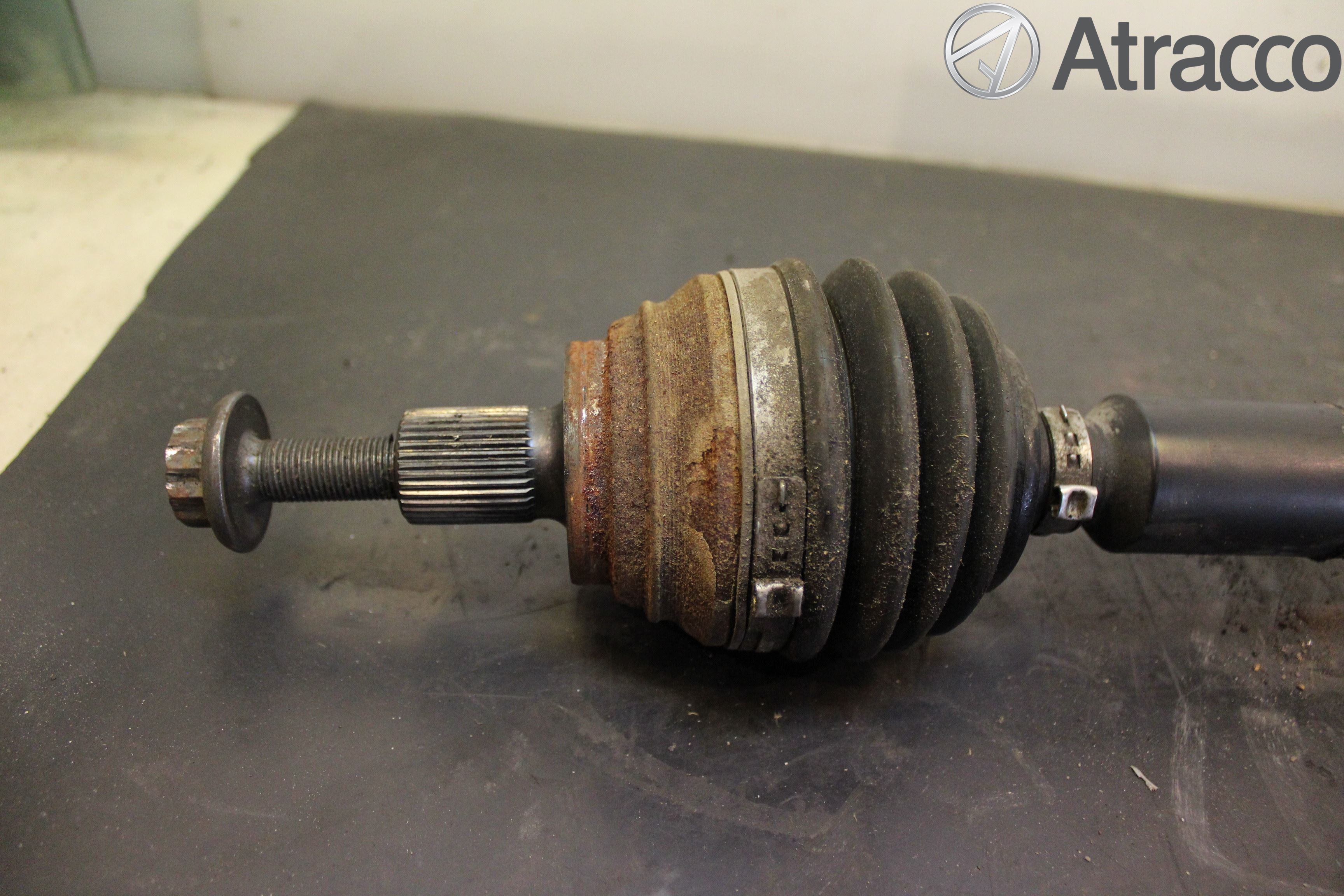 Volkswagen VW CADDY 16-20 Drivaxel Fram Höger