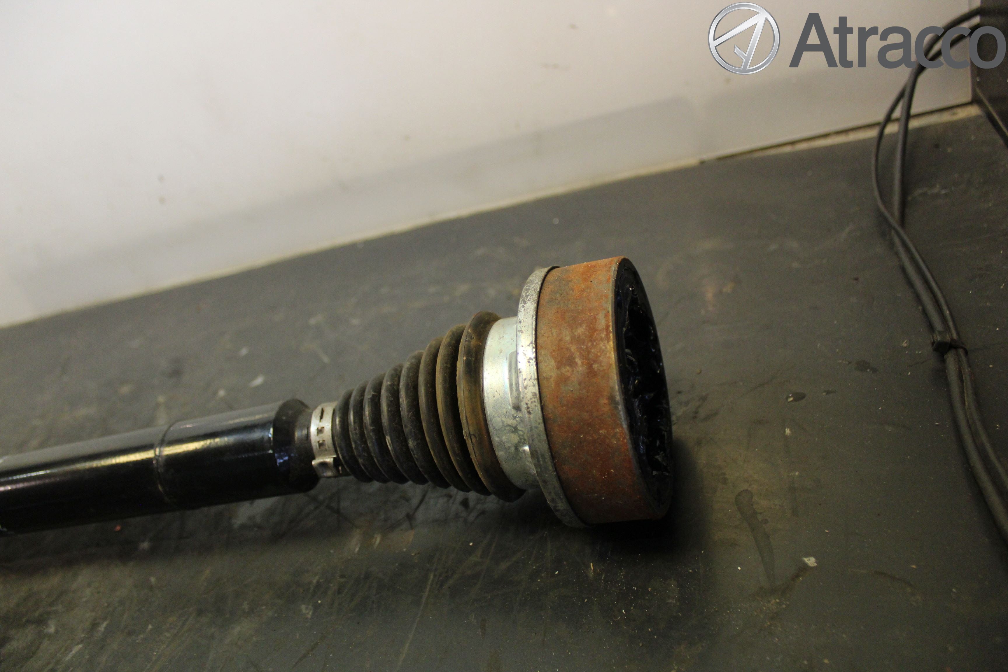 Volkswagen VW CADDY 16-20 Drivaxel Fram Höger