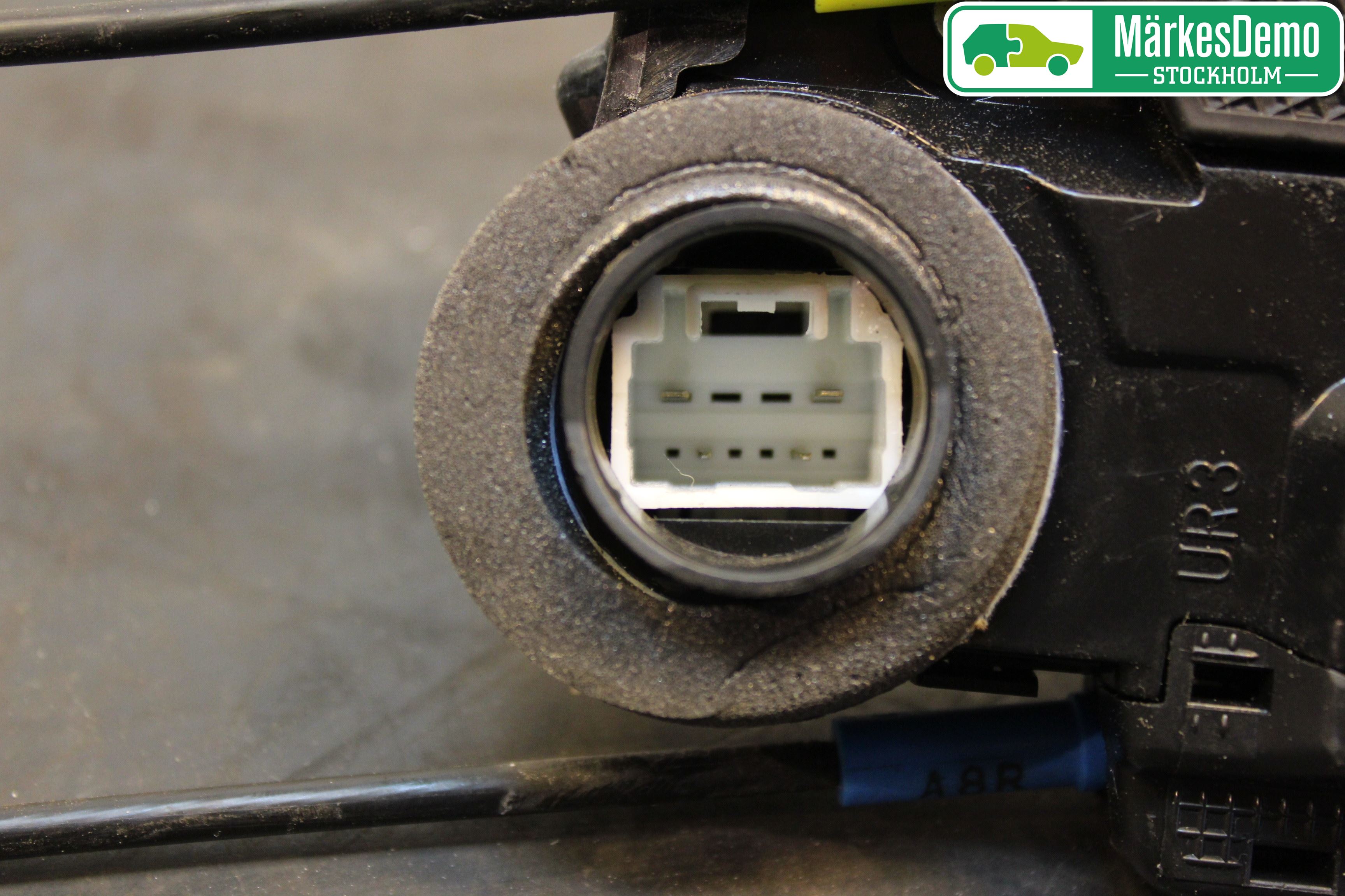 Toyota AURIS 13-19 Låskista-Dörrlås