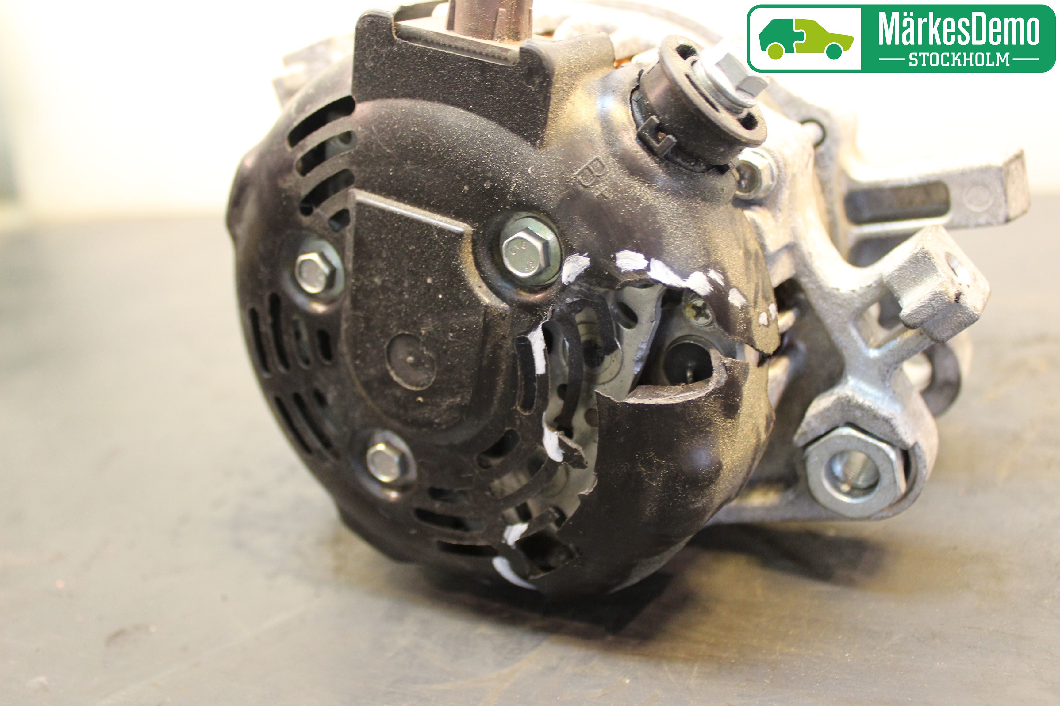 Toyota YARIS XP130 12-14 Generator