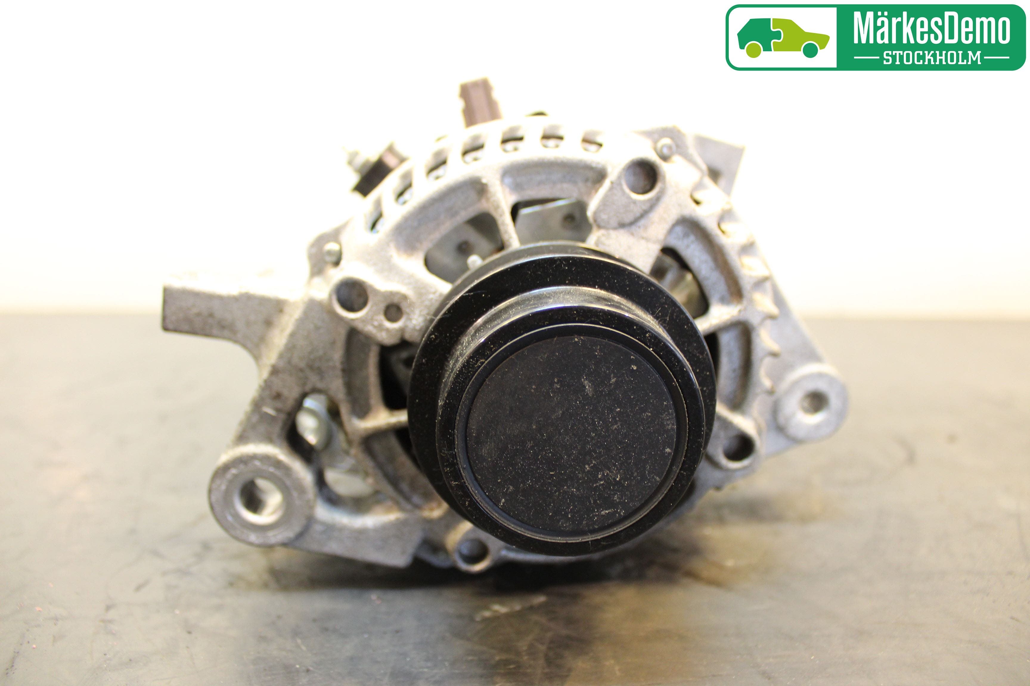 Toyota YARIS XP130 12-14 Generator