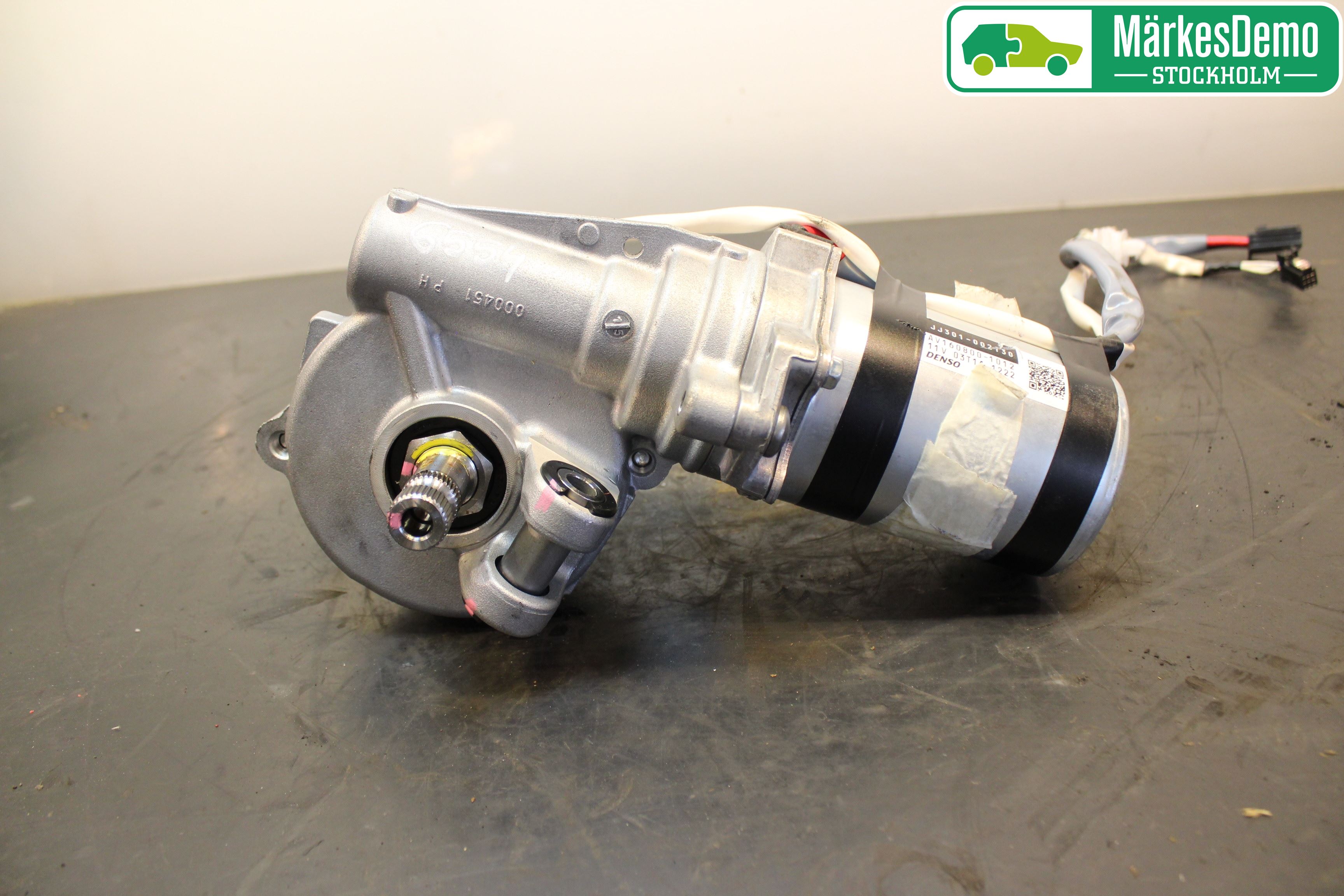 Toyota YARIS XP130 12-14 Rattaxelagg Med Inb Servo