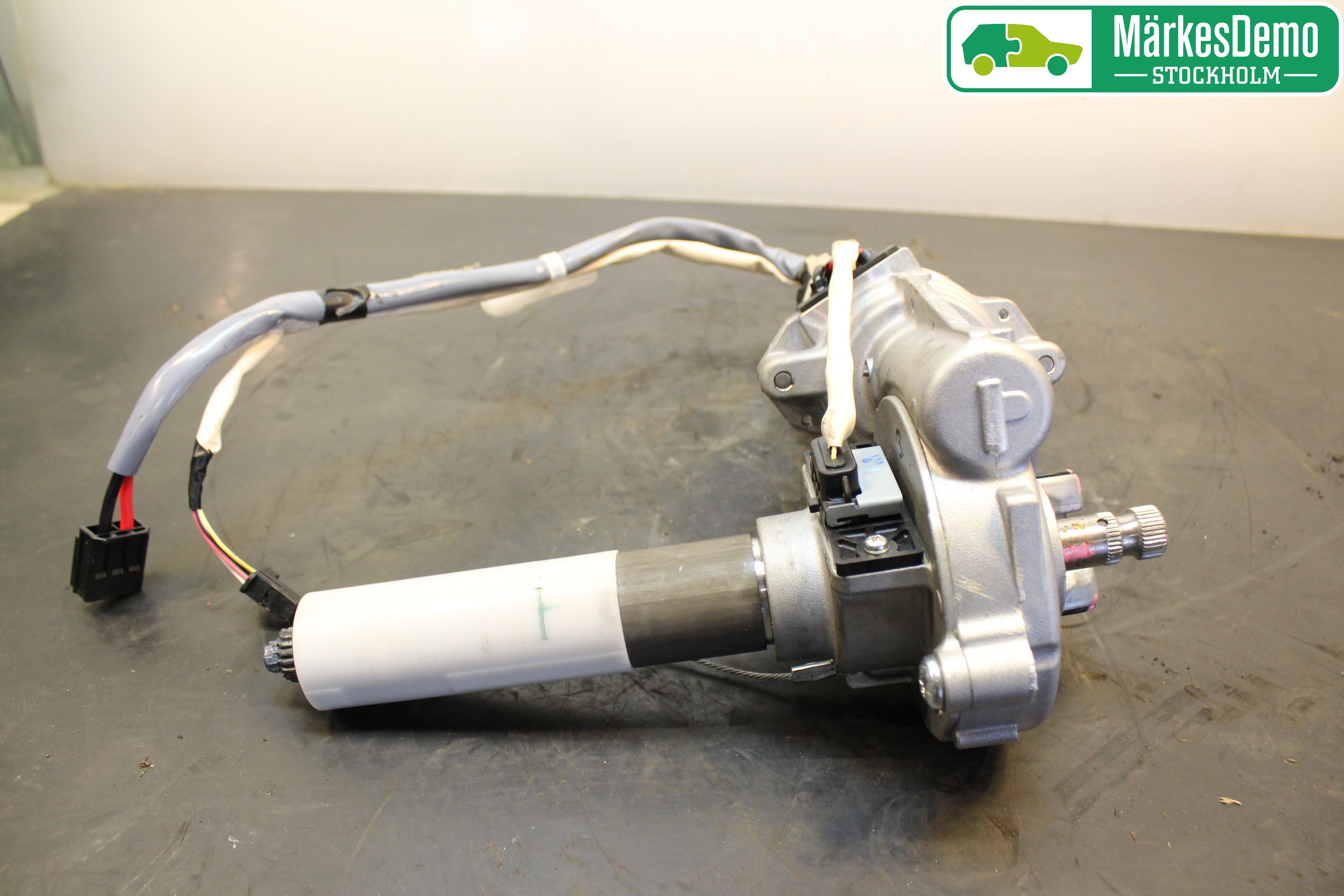 Toyota YARIS XP130 12-14 Rattaxelagg Med Inb Servo