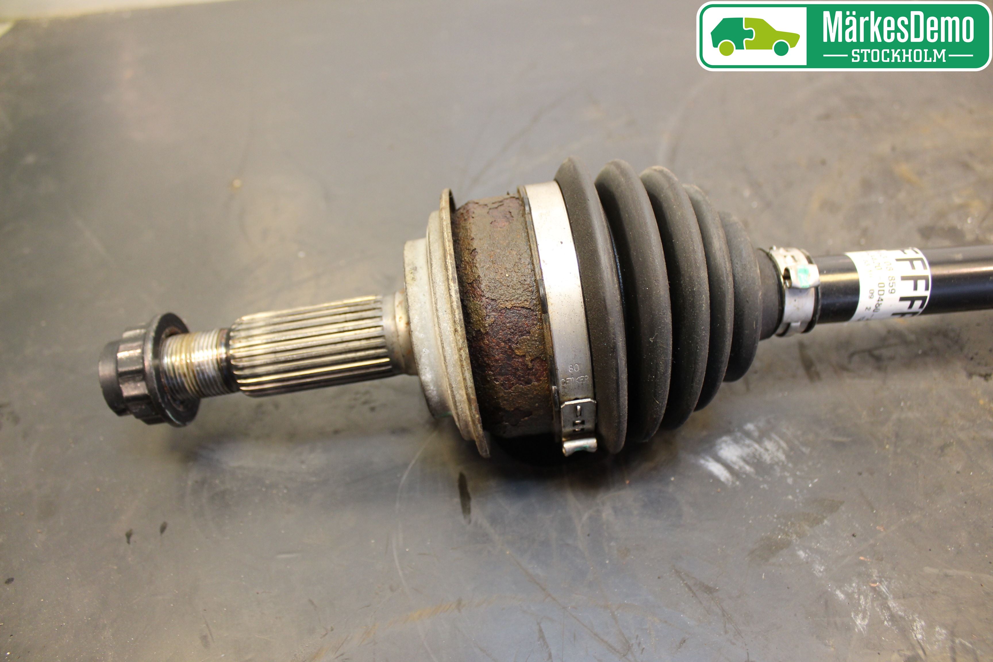 Toyota YARIS XP130 12-14 Drivaxel Fram Vänster