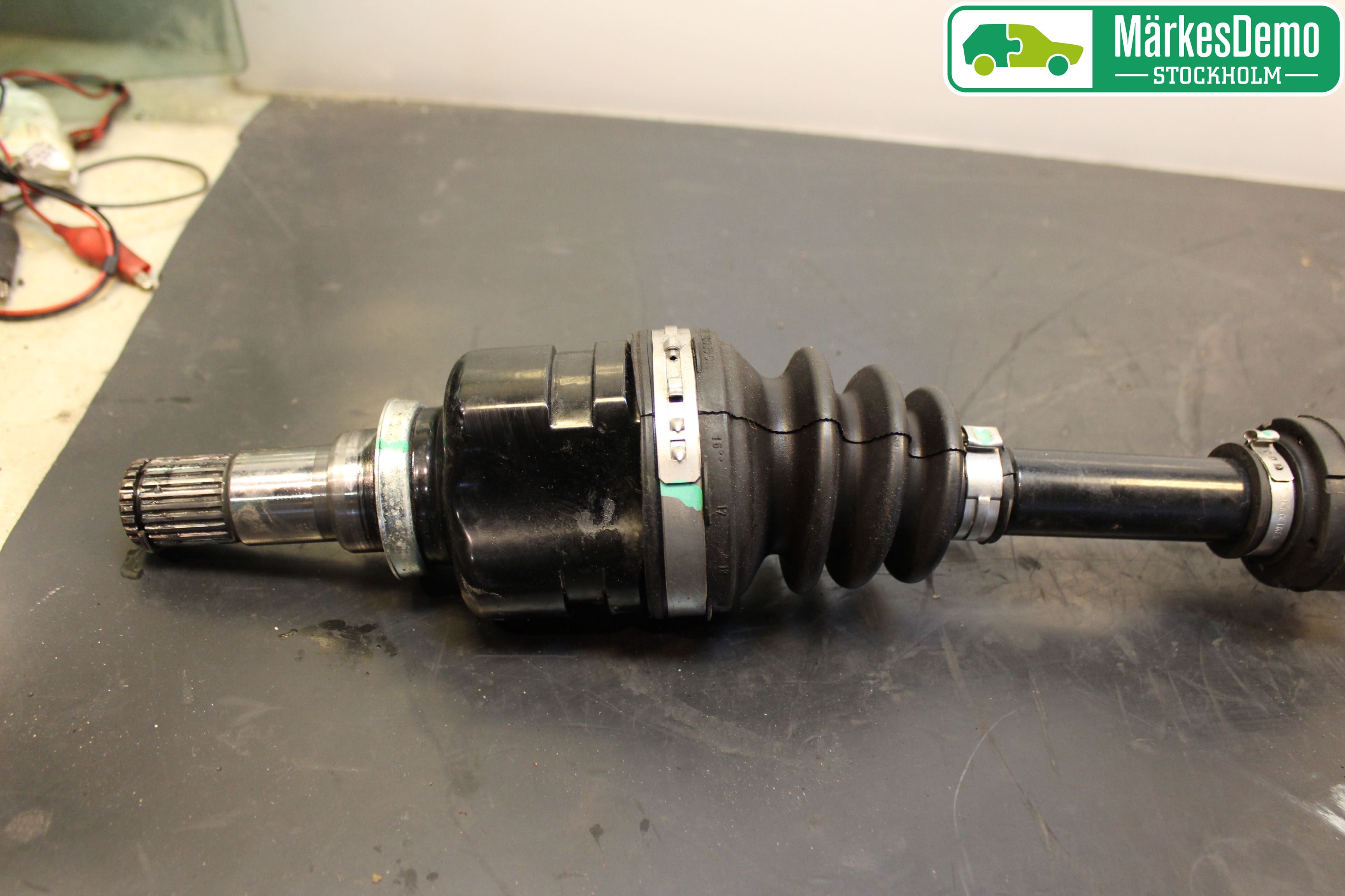 Toyota YARIS XP130 12-14 Drivaxel Fram Höger