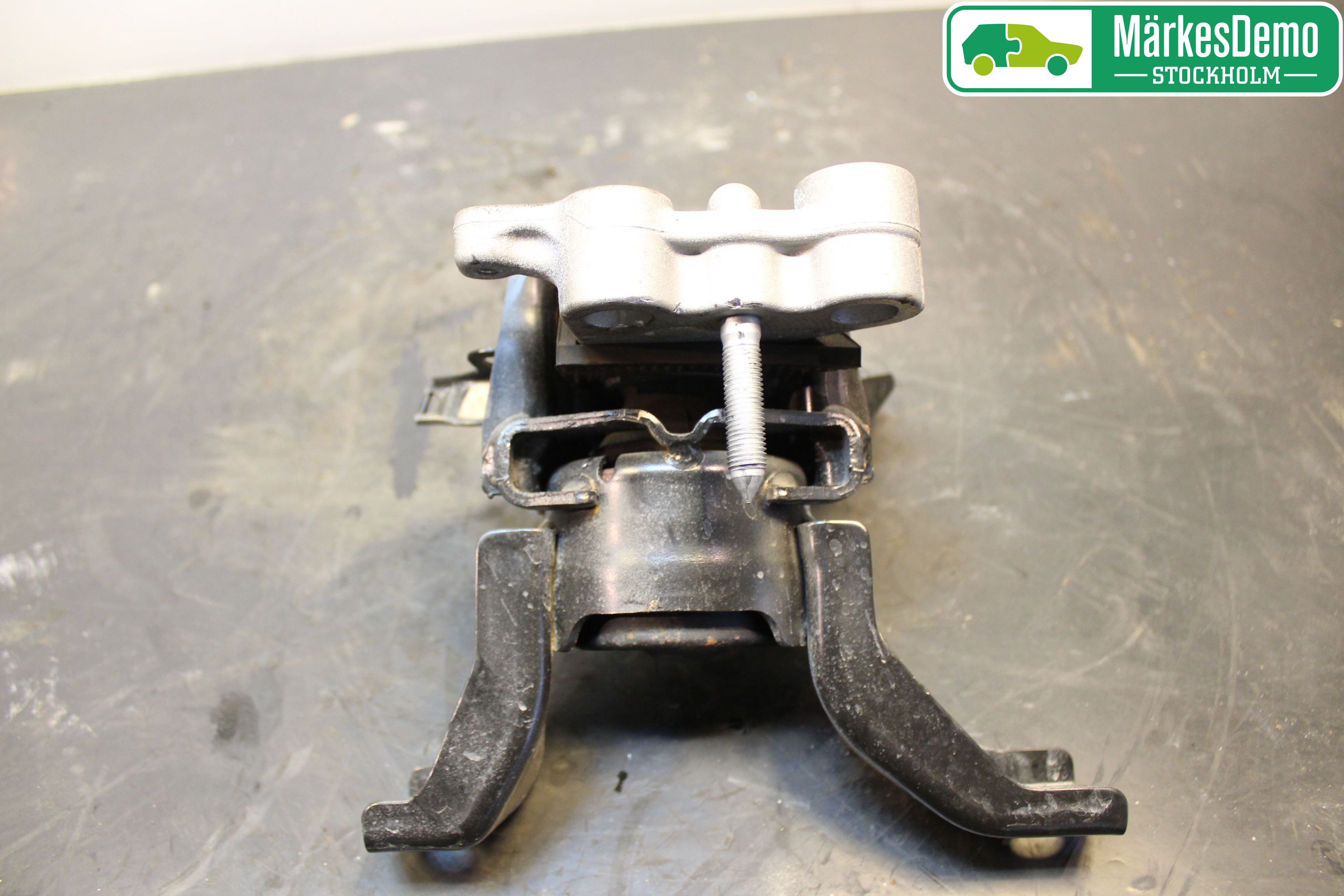 Toyota AURIS 13-19 Motorfäste