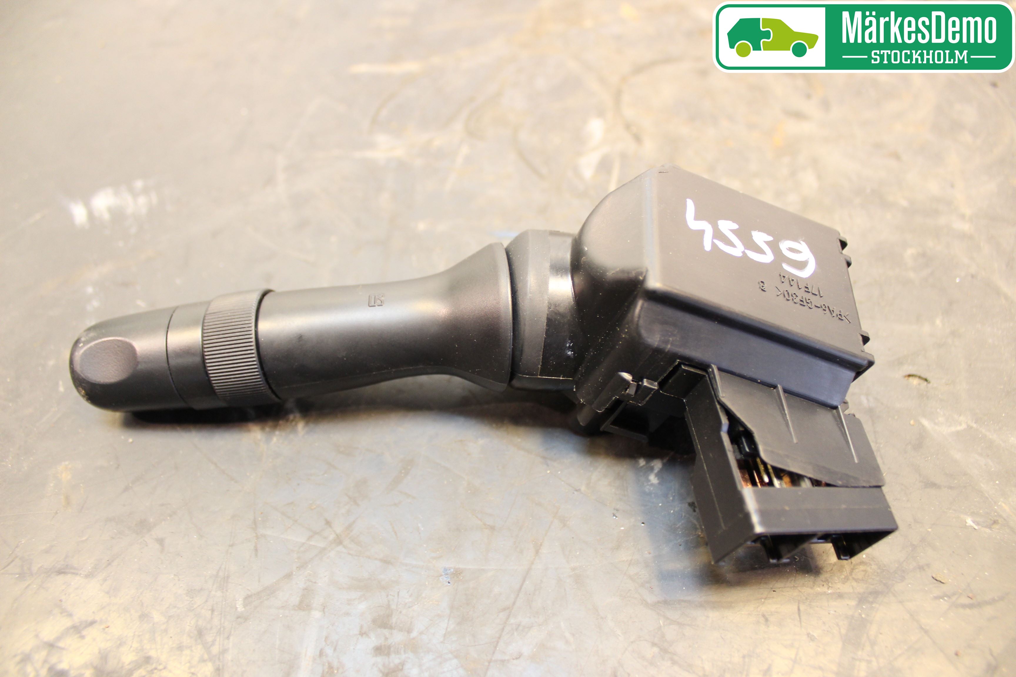Toyota YARIS XP130 12-14 Spak Blinkers-Ljusomk
