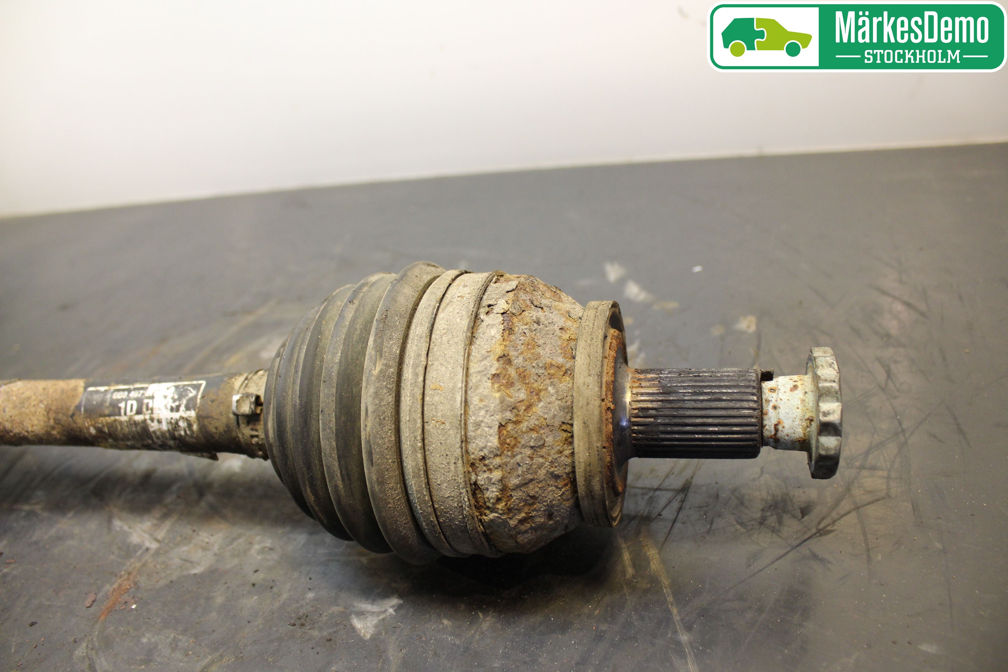 Volkswagen VW POLO 05-09 Drivaxel Fram Vänster