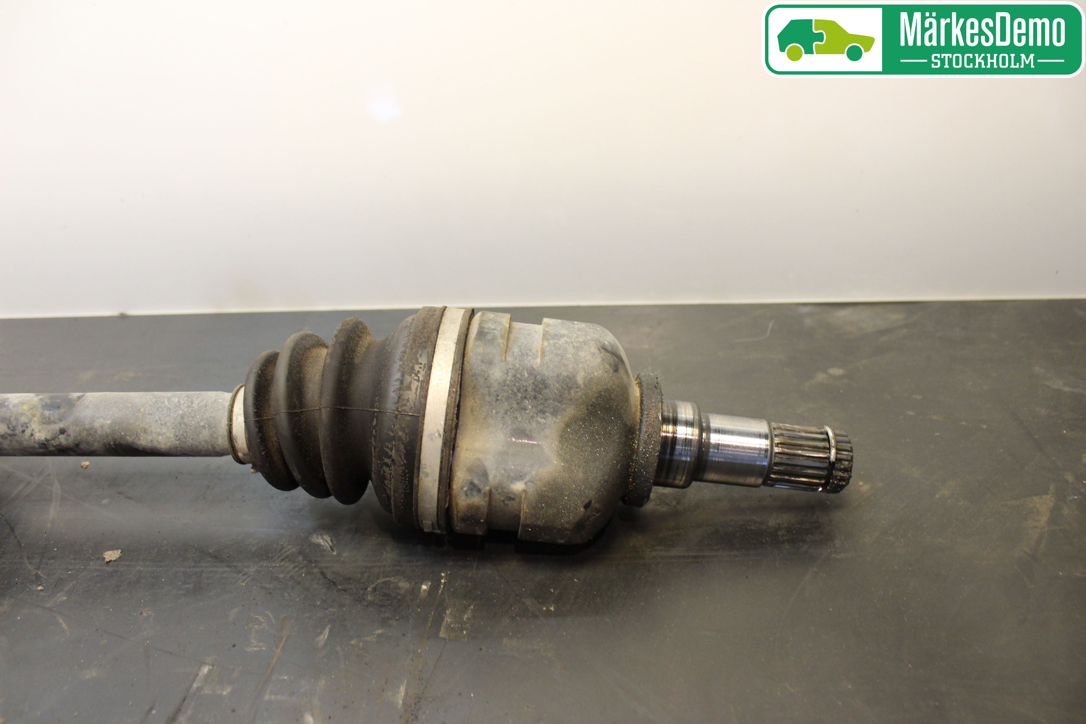 Toyota AVENSIS 03-06 Drivaxel Fram Höger