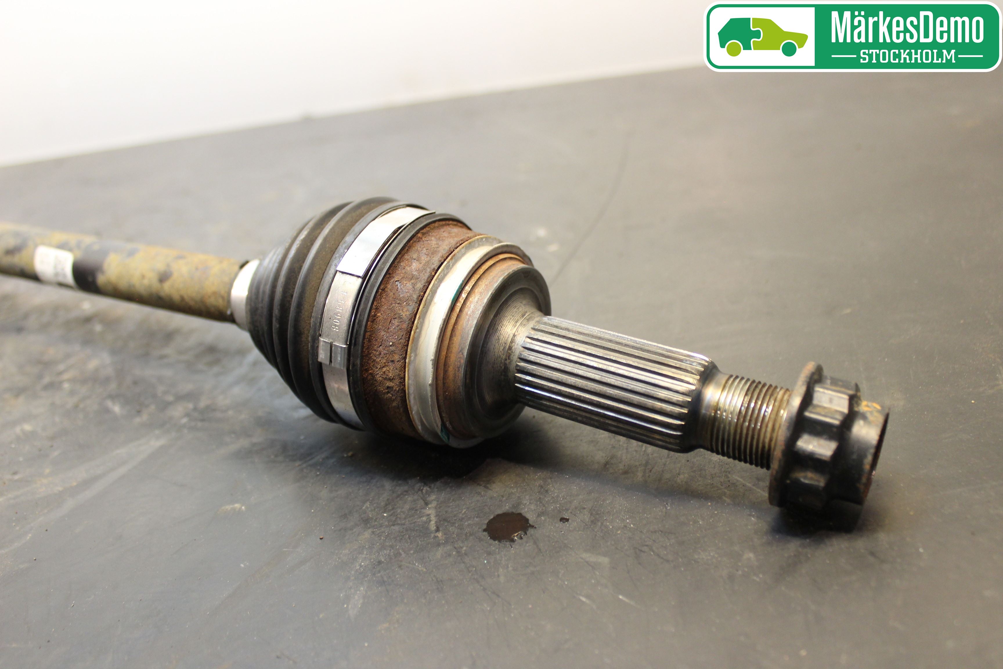 Lexus NX 300h 15-21 Drivaxel Bak Vänster