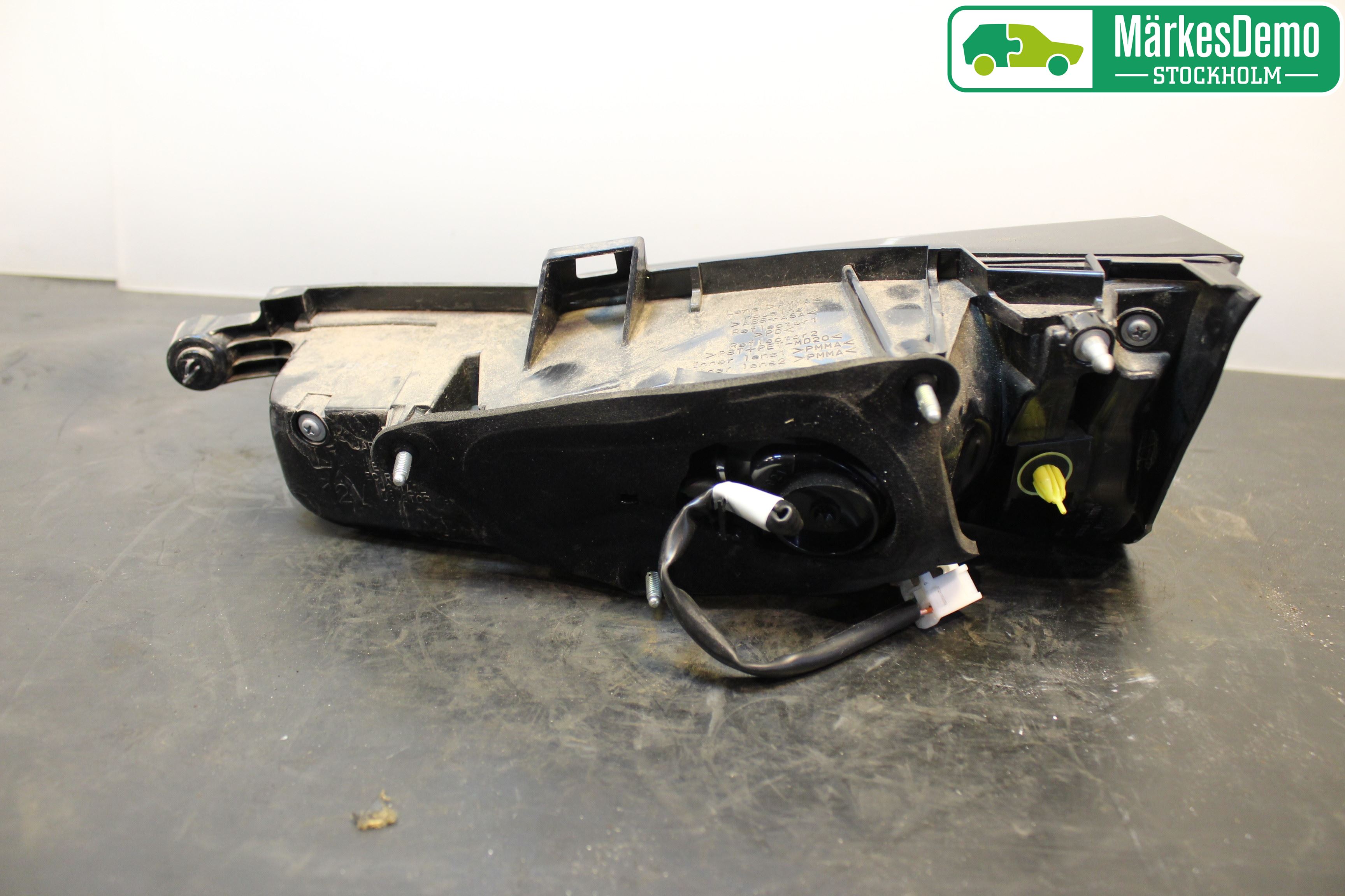 Lexus NX 300h 15-21 Bakljus Lucka Vä