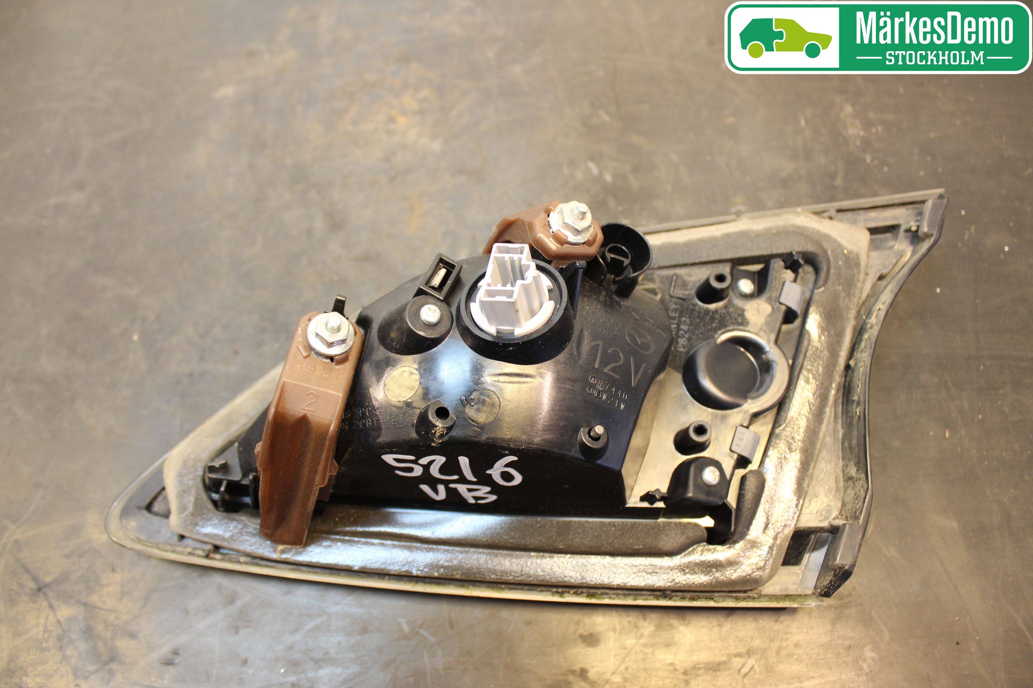 Mazda 3 II 09-13 Bakljus Lucka Vä