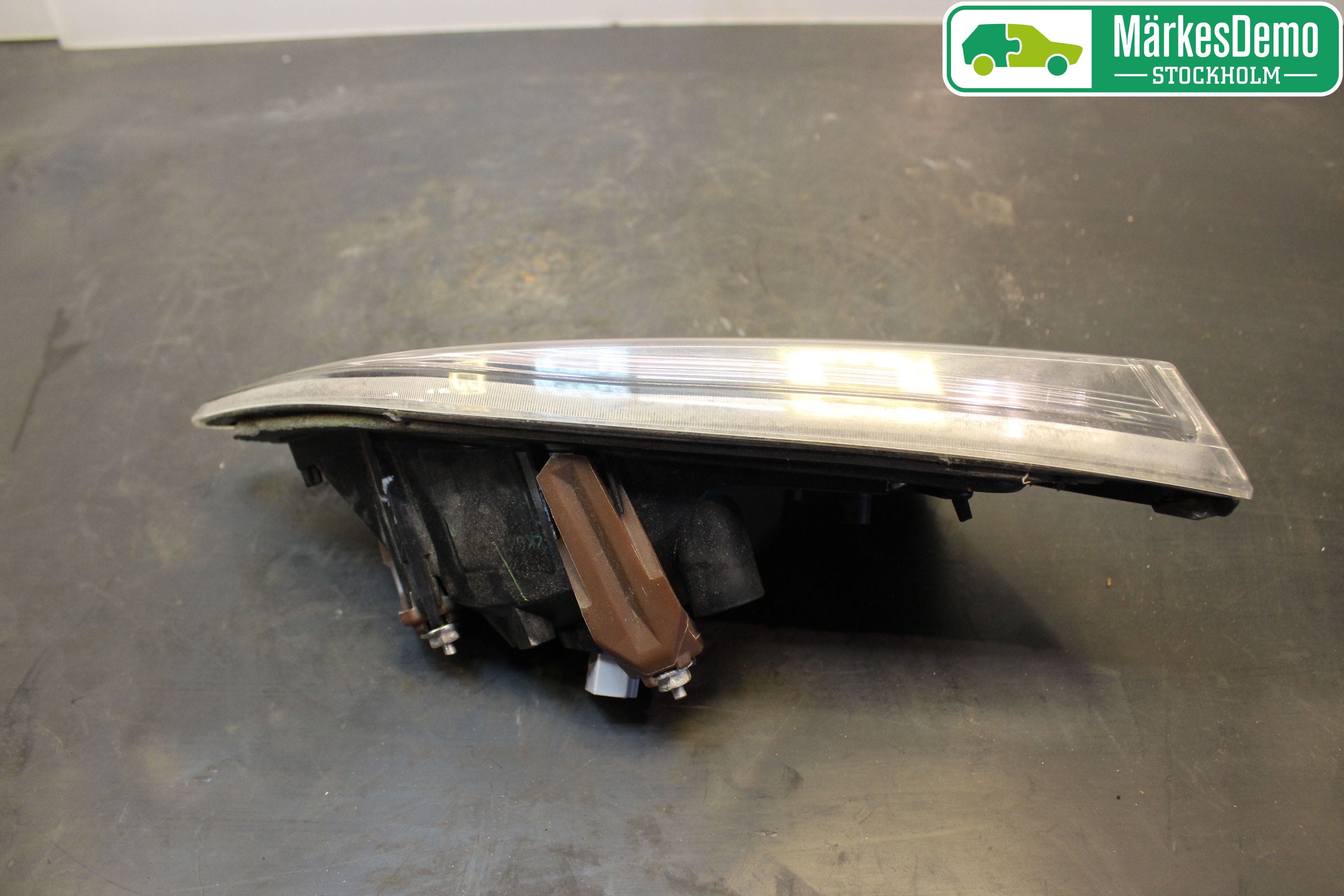 Mazda 3 II 09-13 Bakljus Lucka Vä