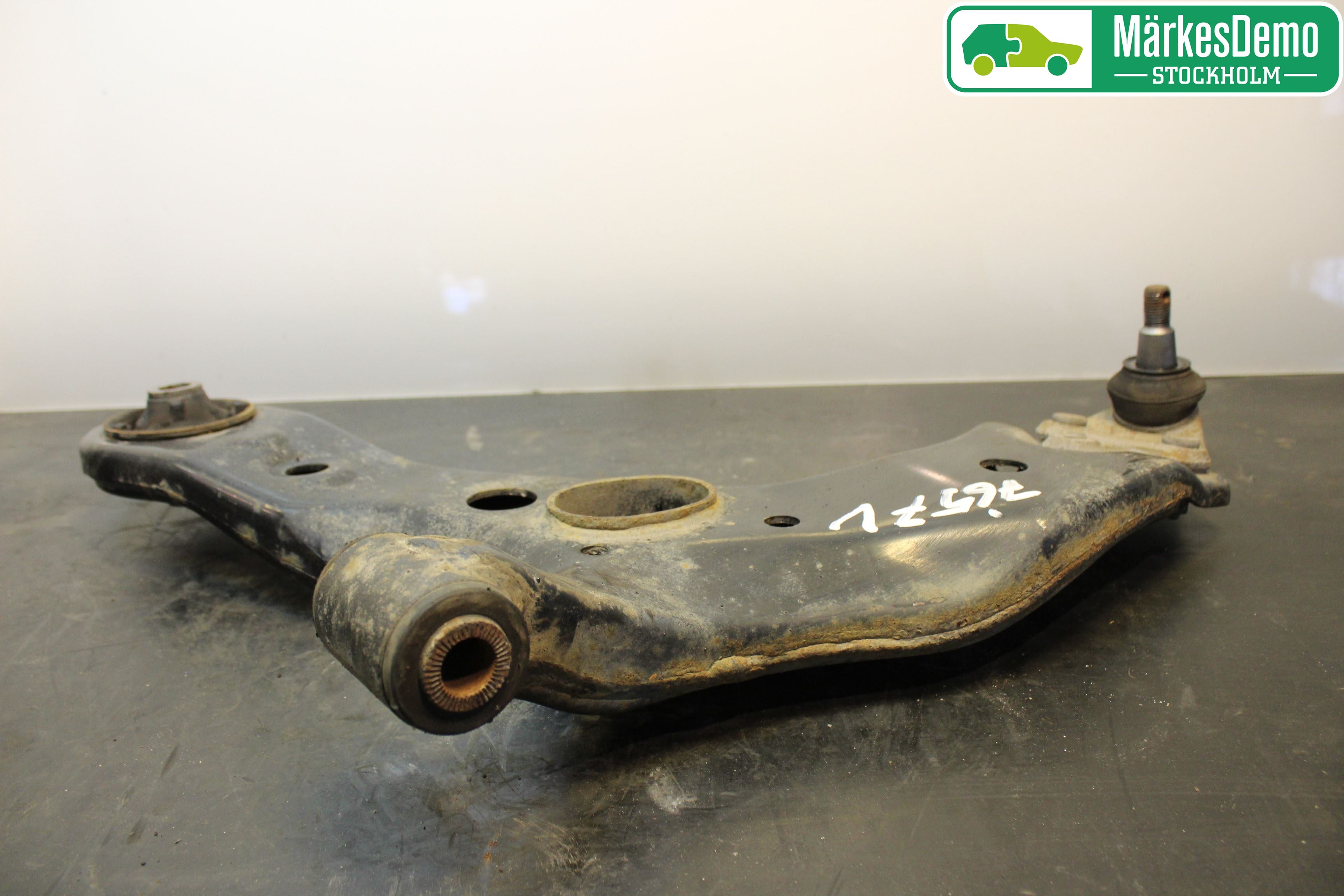 Lexus NX 300h 15-21 Bärarm Fram Undre Vä