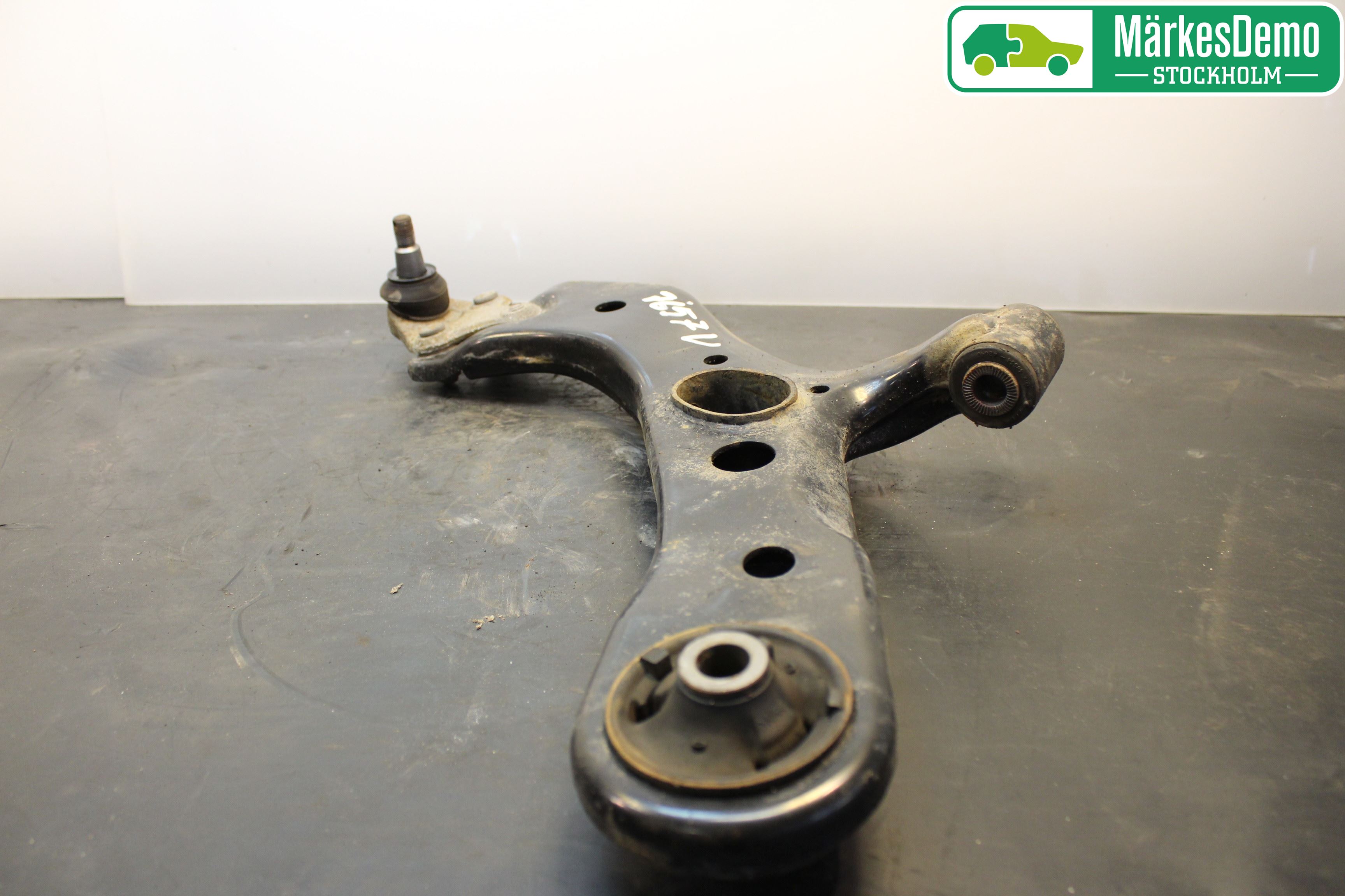 Lexus NX 300h 15-21 Bärarm Fram Undre Vä