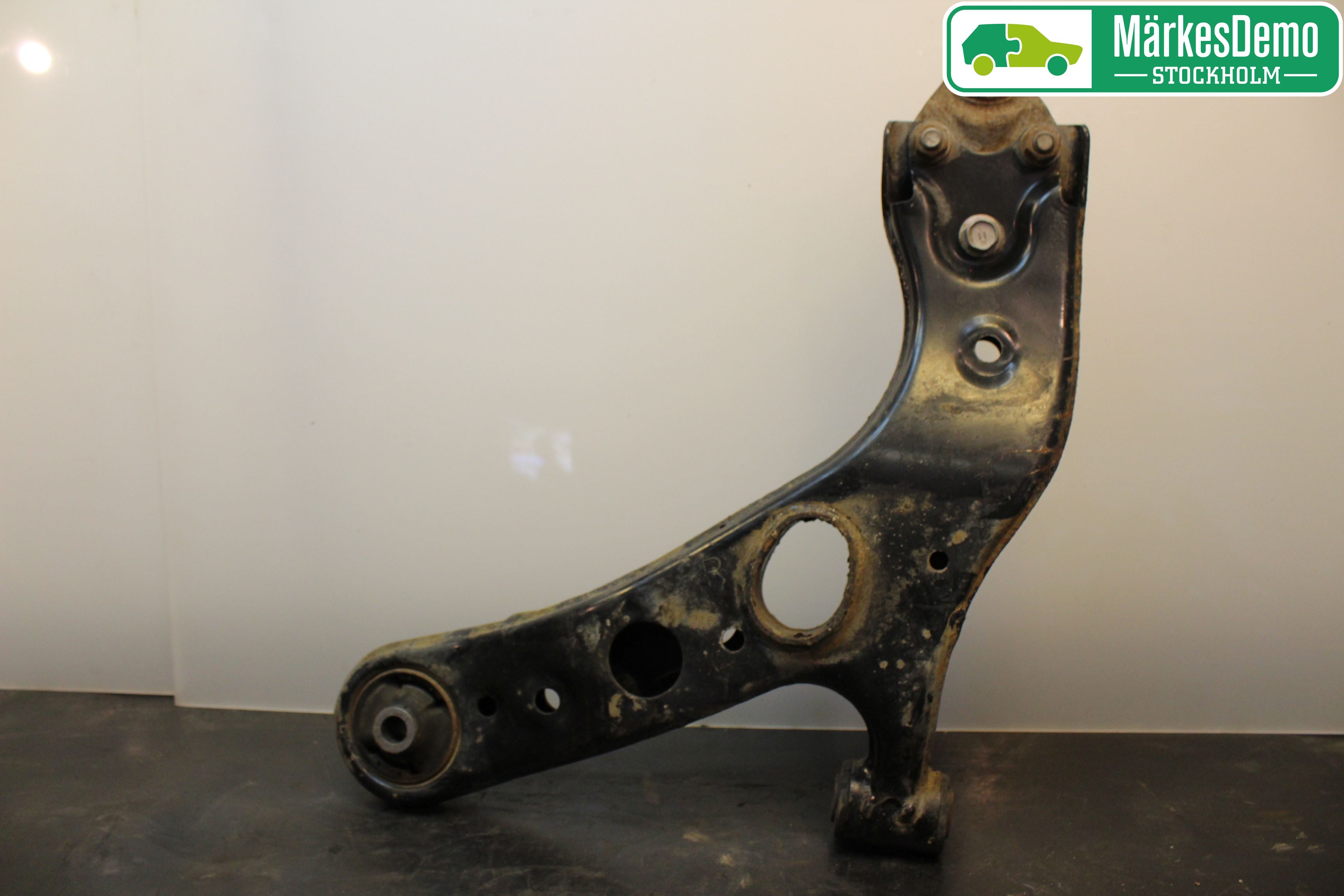 Lexus NX 300h 15-21 Bärarm Fram Undre Hö