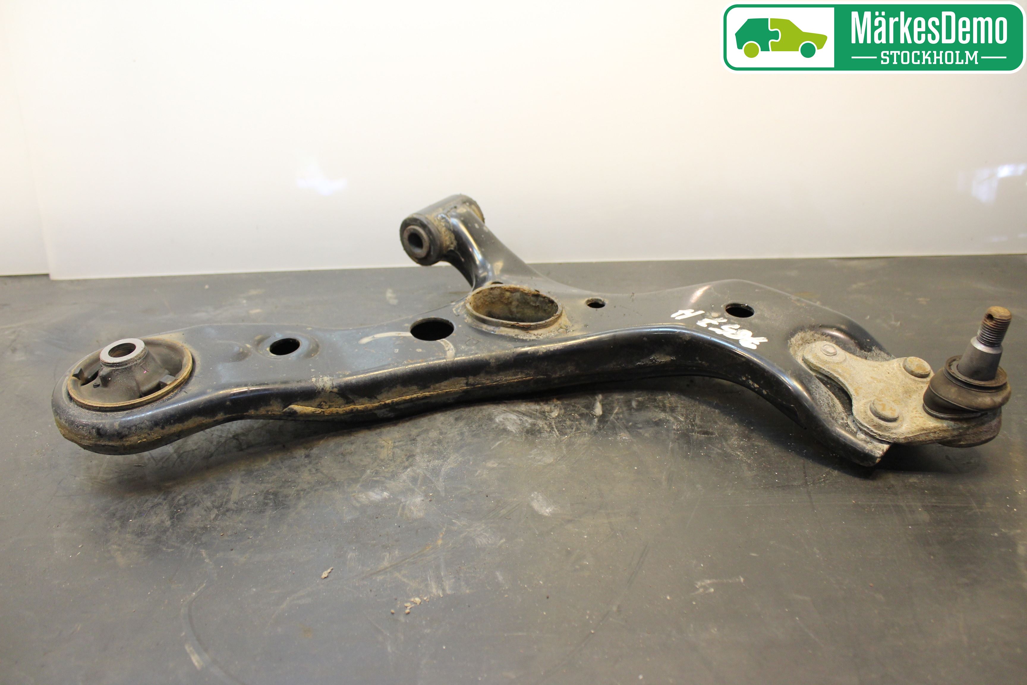 Lexus NX 300h 15-21 Bärarm Fram Undre Hö