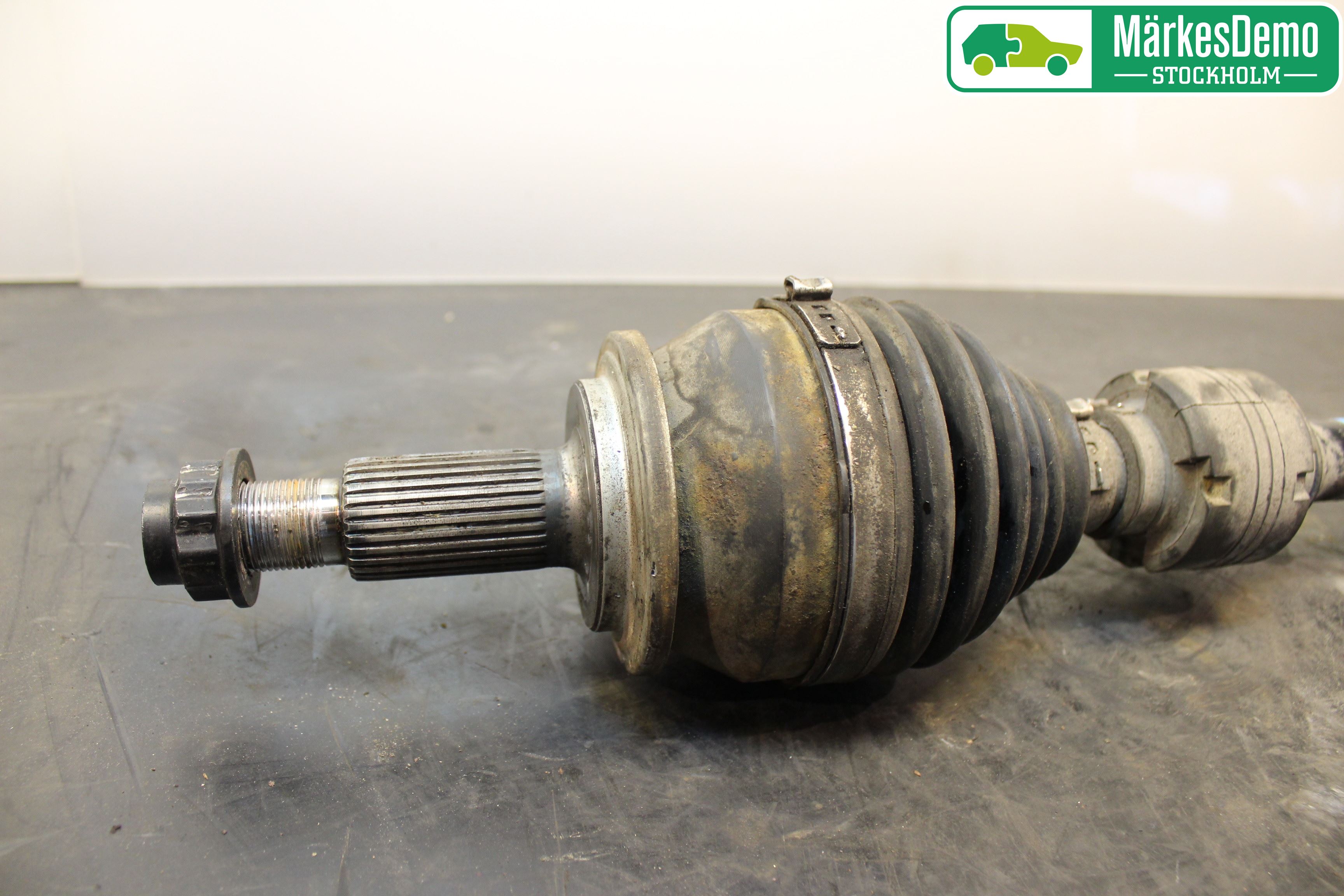 Lexus NX 300h 15-21 Drivaxel Fram Vänster