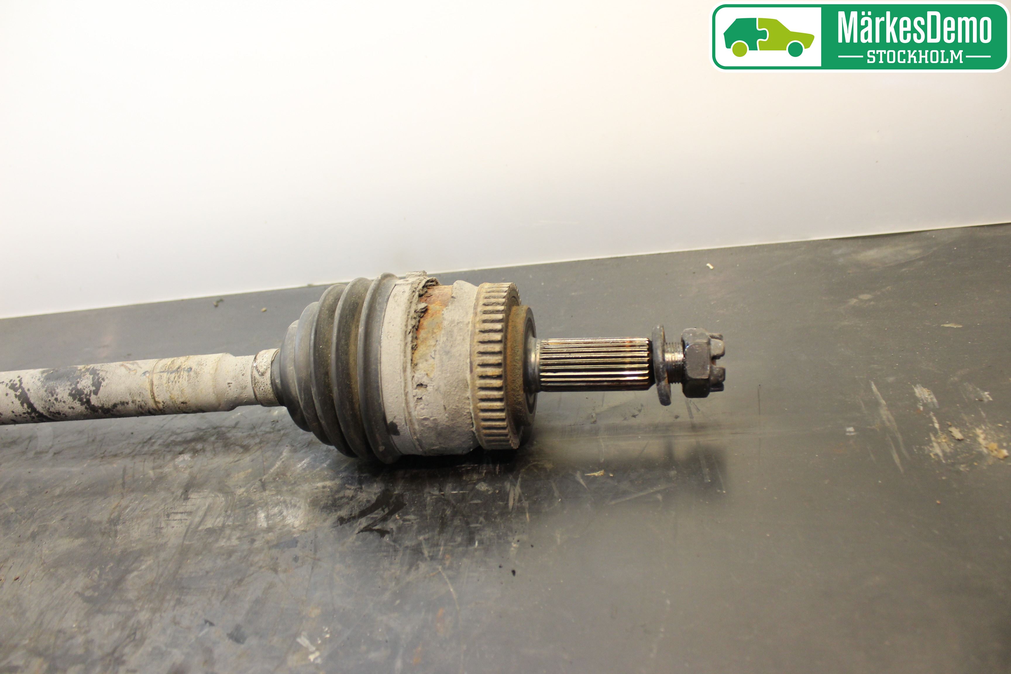 Kia CARENS II 07-12 Drivaxel Fram Höger