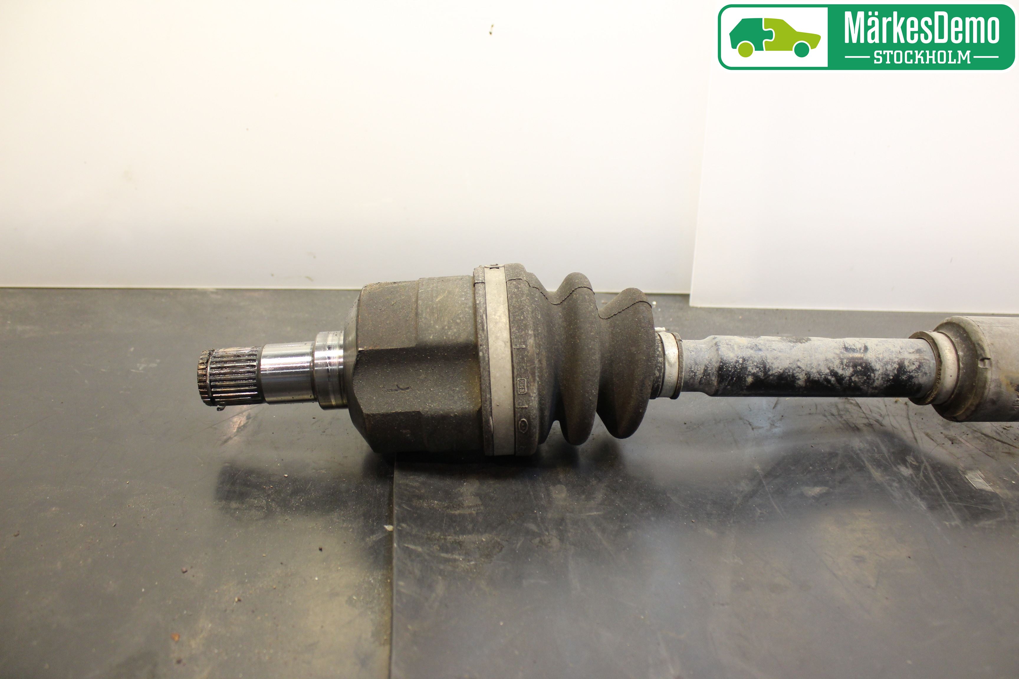 Kia CARENS II 07-12 Drivaxel Fram Höger