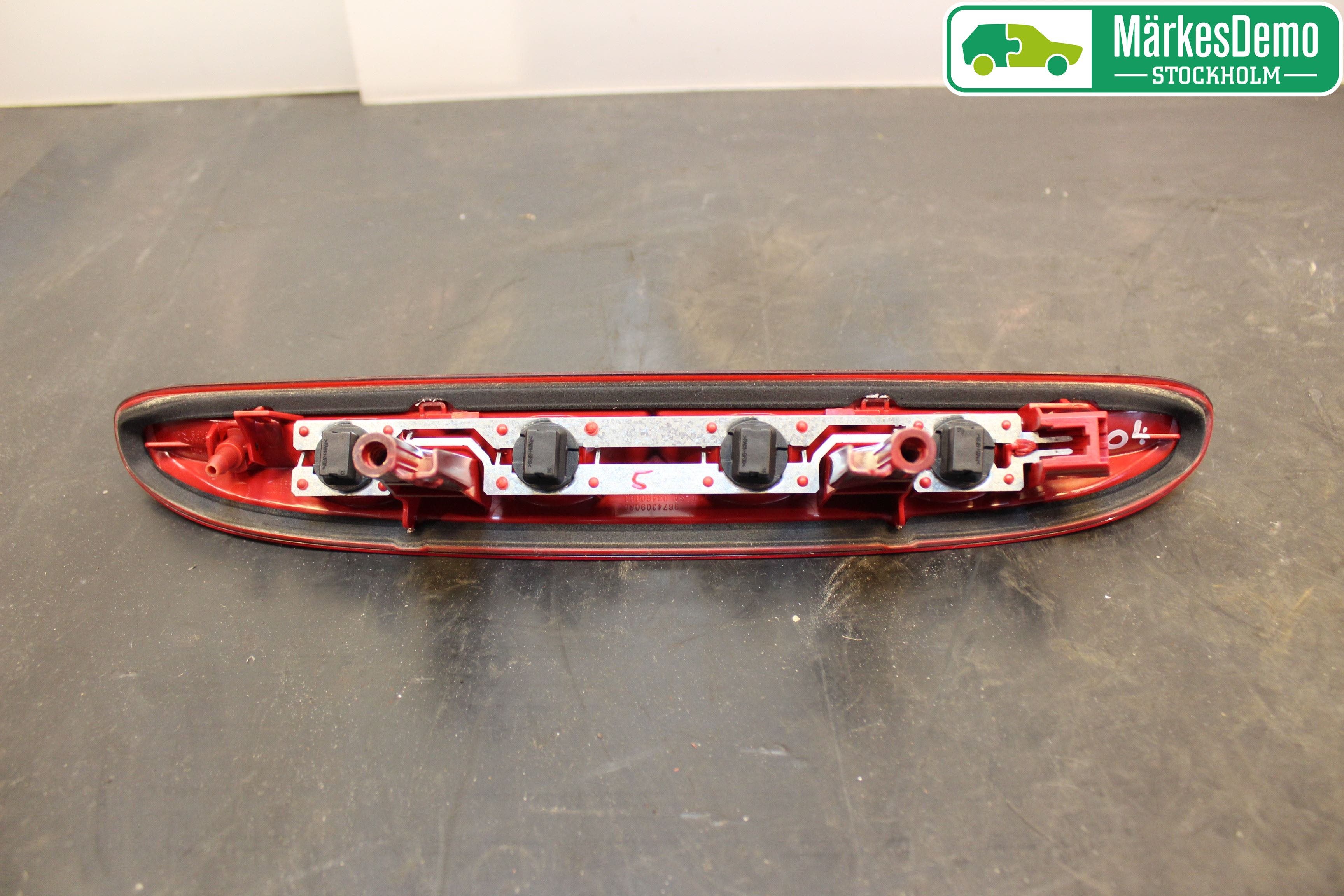 Peugeot 208 12-15 Bromsljus Bakruta