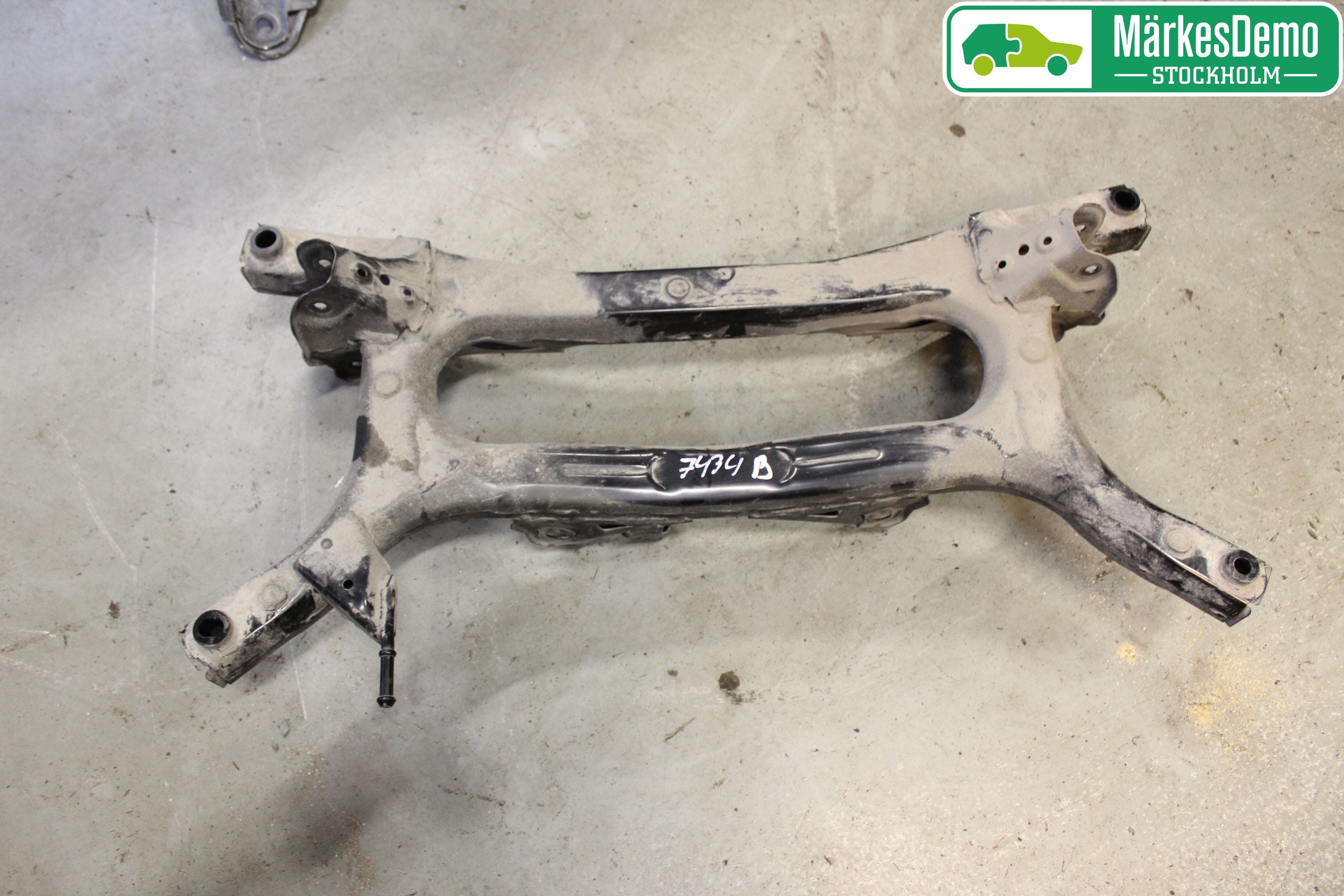 Toyota PRIUS (ZVW50) 16-21 Bakaxelbalk