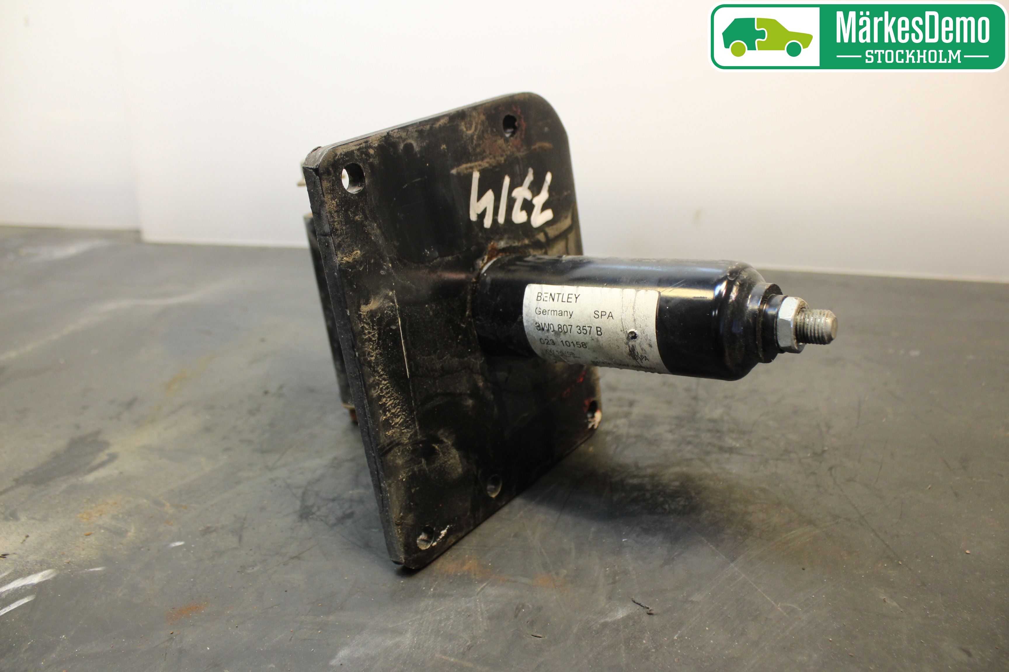 Bentley  Stötfångarbärjärn Bak