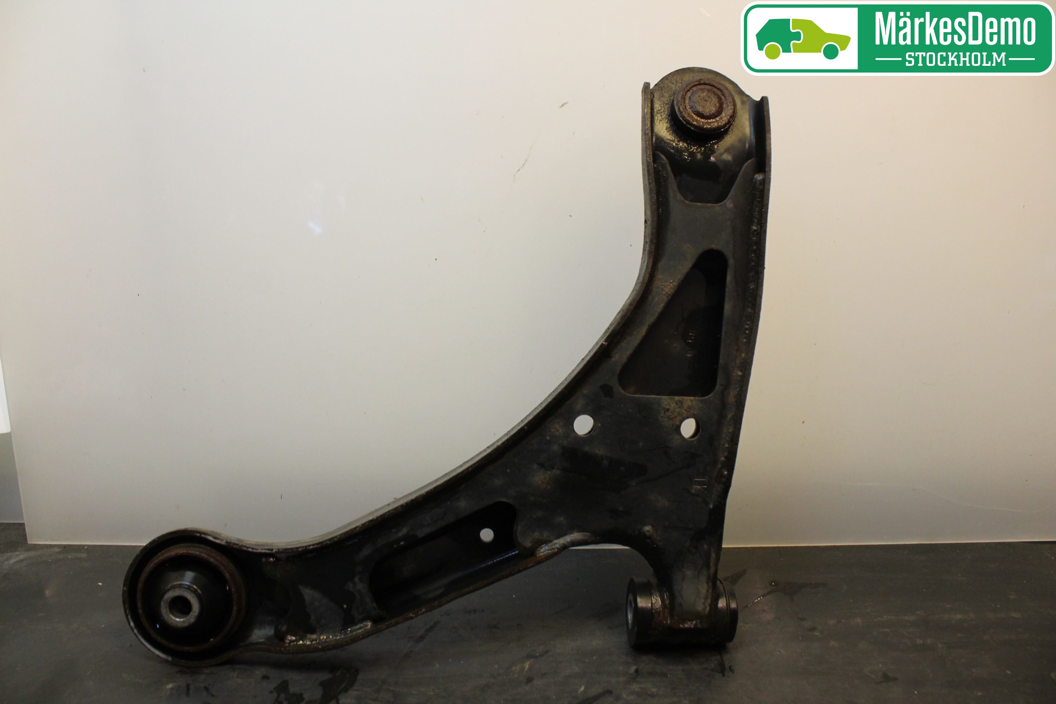Suzuki GRAND VITARA II 06-14 Bärarm Fram Undre Hö