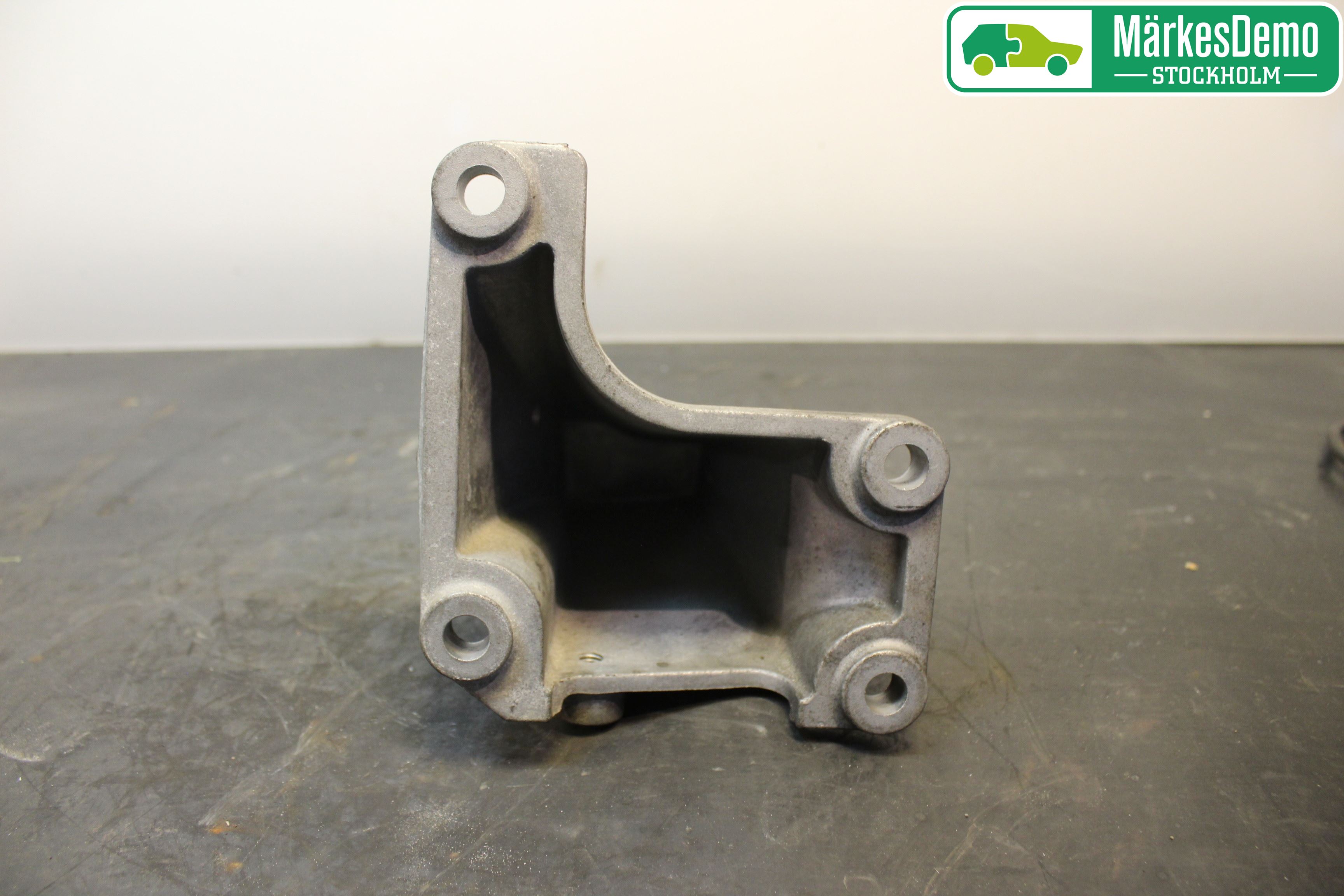 Suzuki GRAND VITARA II 06-14 Motorfäste