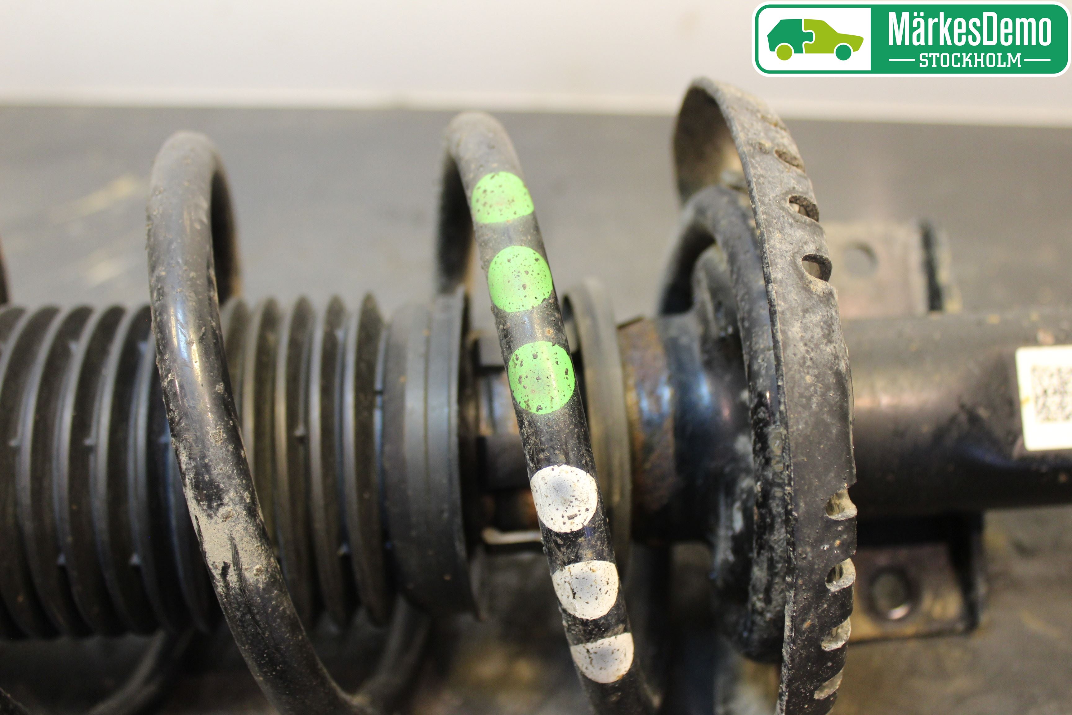 Skoda RAPID Fjäderben Fram Vänster