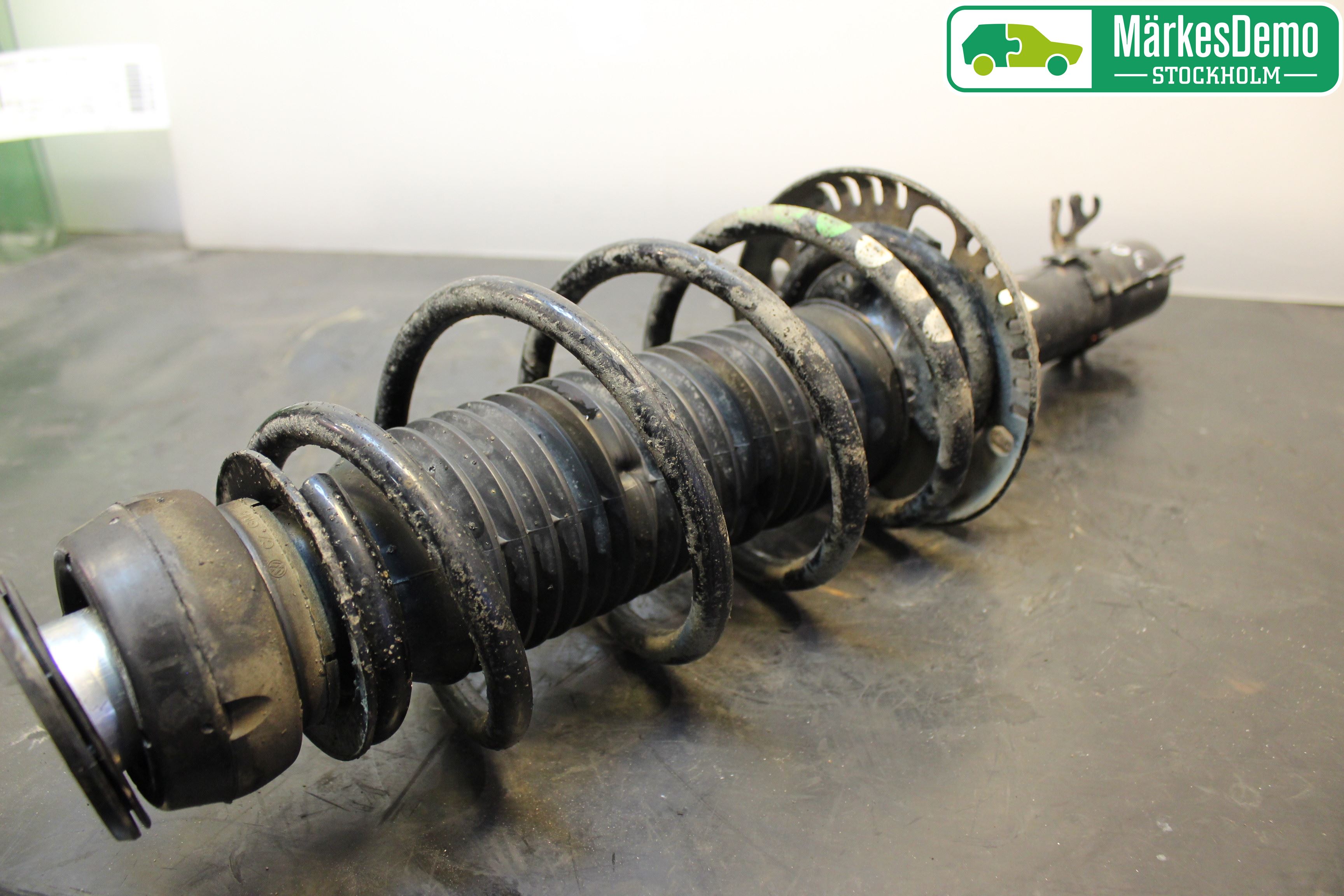 Skoda RAPID Fjäderben Fram Höger