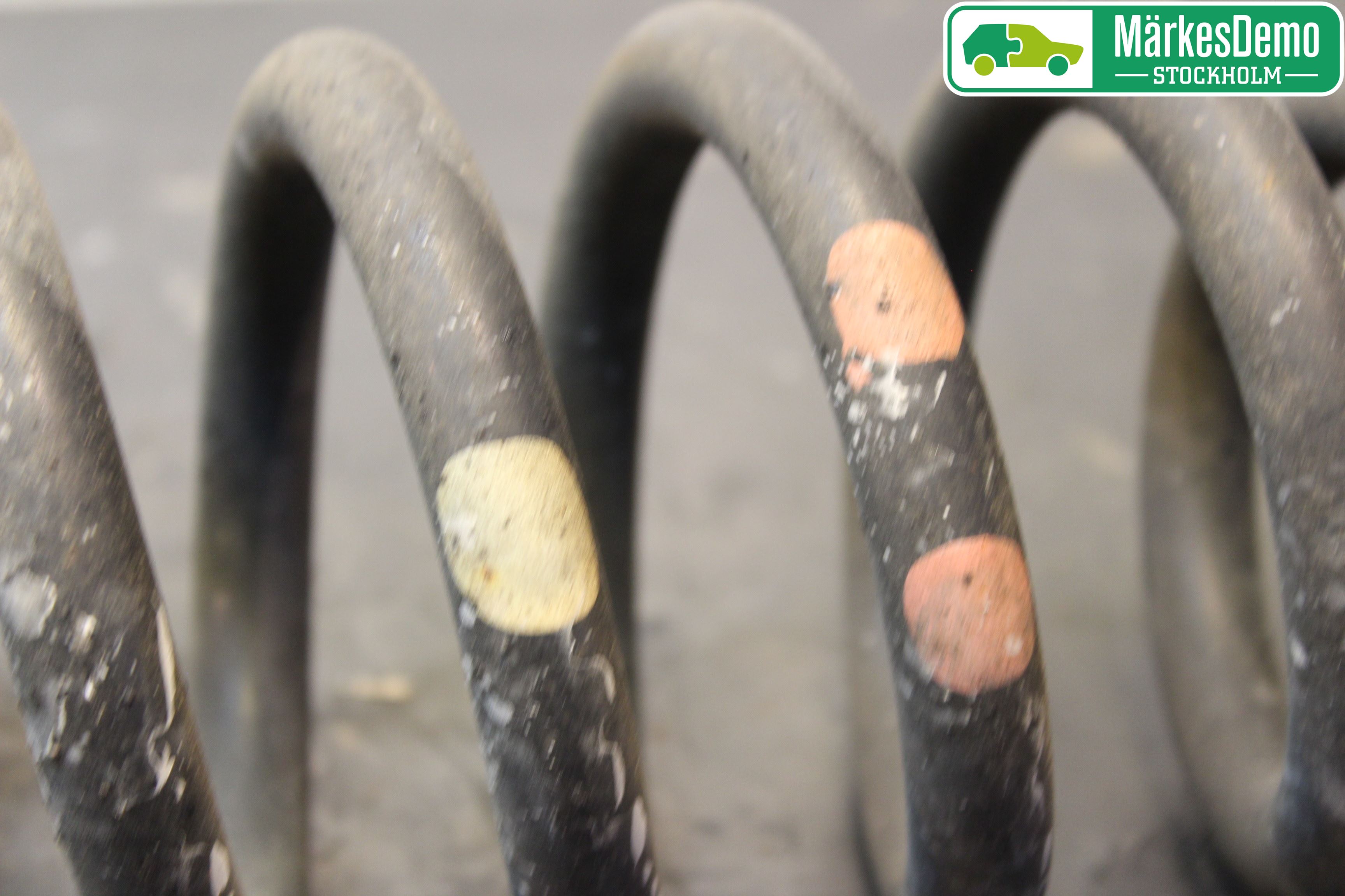 Suzuki GRAND VITARA II 06-14 Fjäder Bak