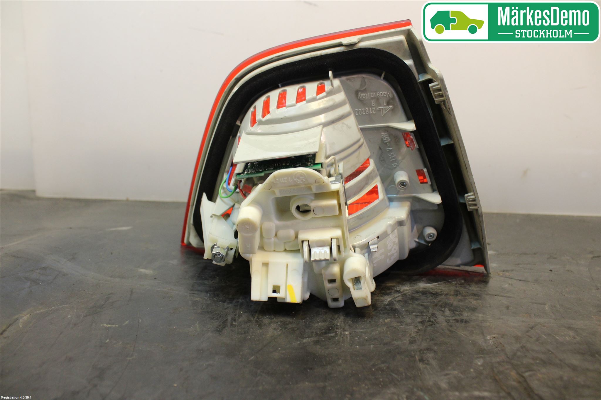 BMW 3 E90/91 SED/TOU 05-12 Bakljus Lucka Hö
