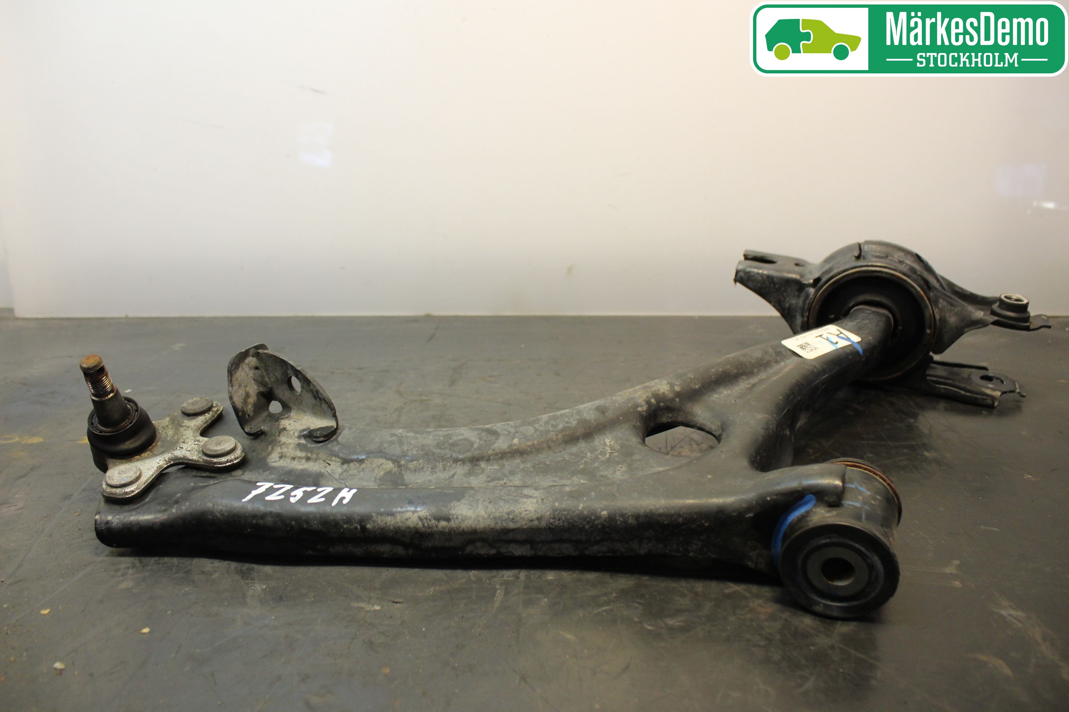 Honda CIVIC 17-22 Bärarm Fram Undre Hö