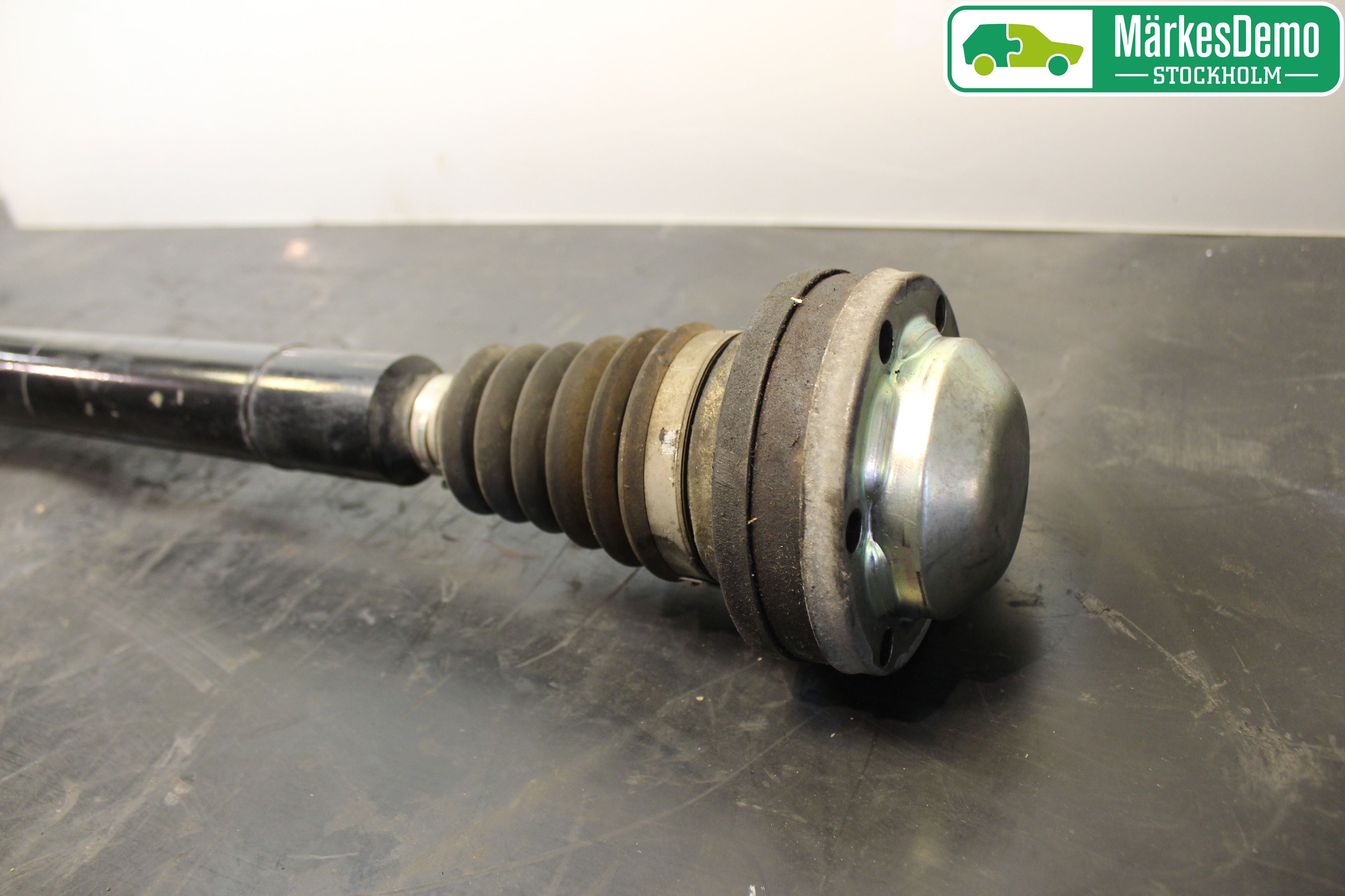 Volkswagen VW PASSAT 11-14 Drivaxel Fram Höger
