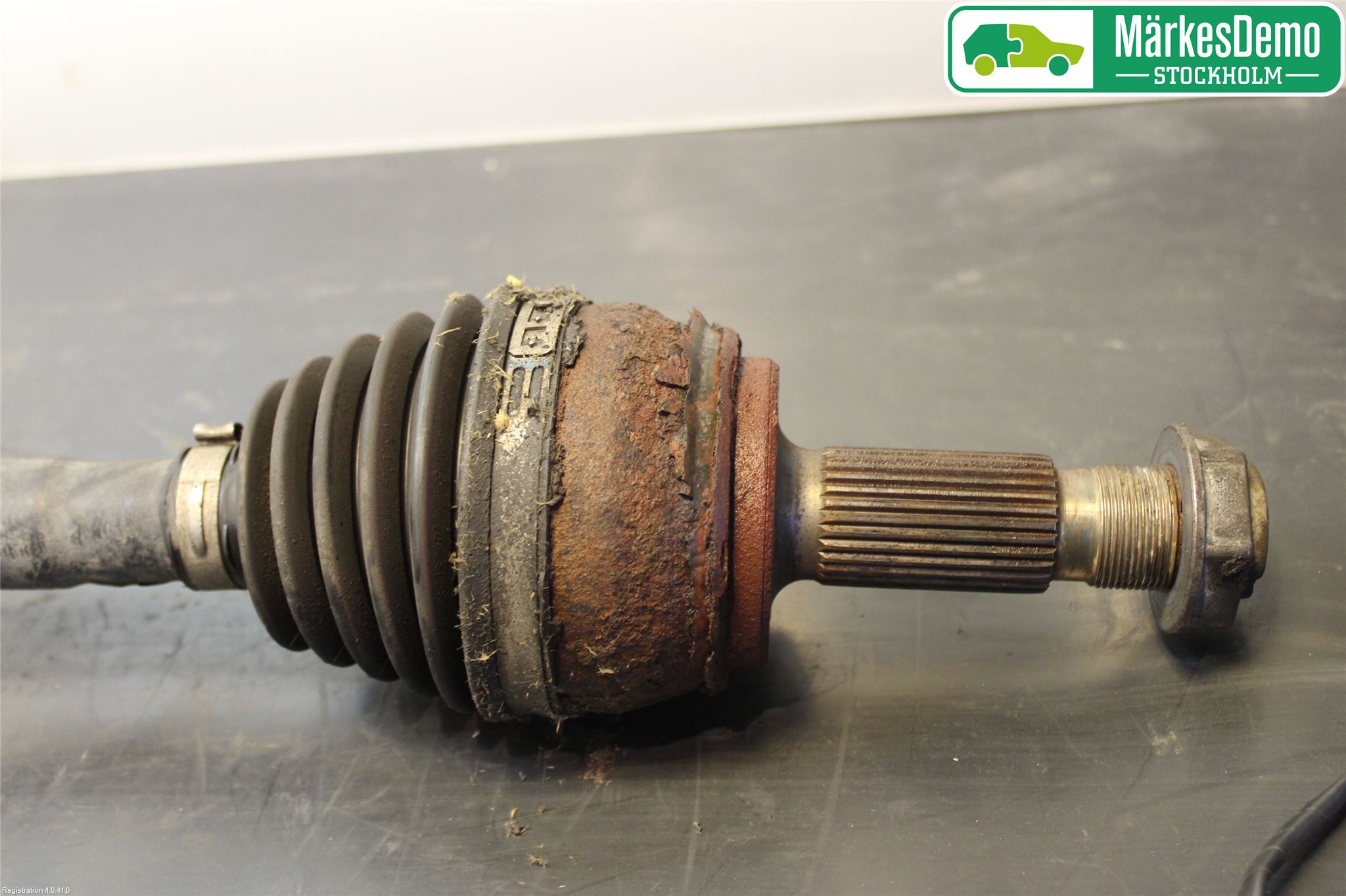 Mercedes-Benz MB VITO/VIANO (W639) 04-14 Drivaxel Bak Vänster