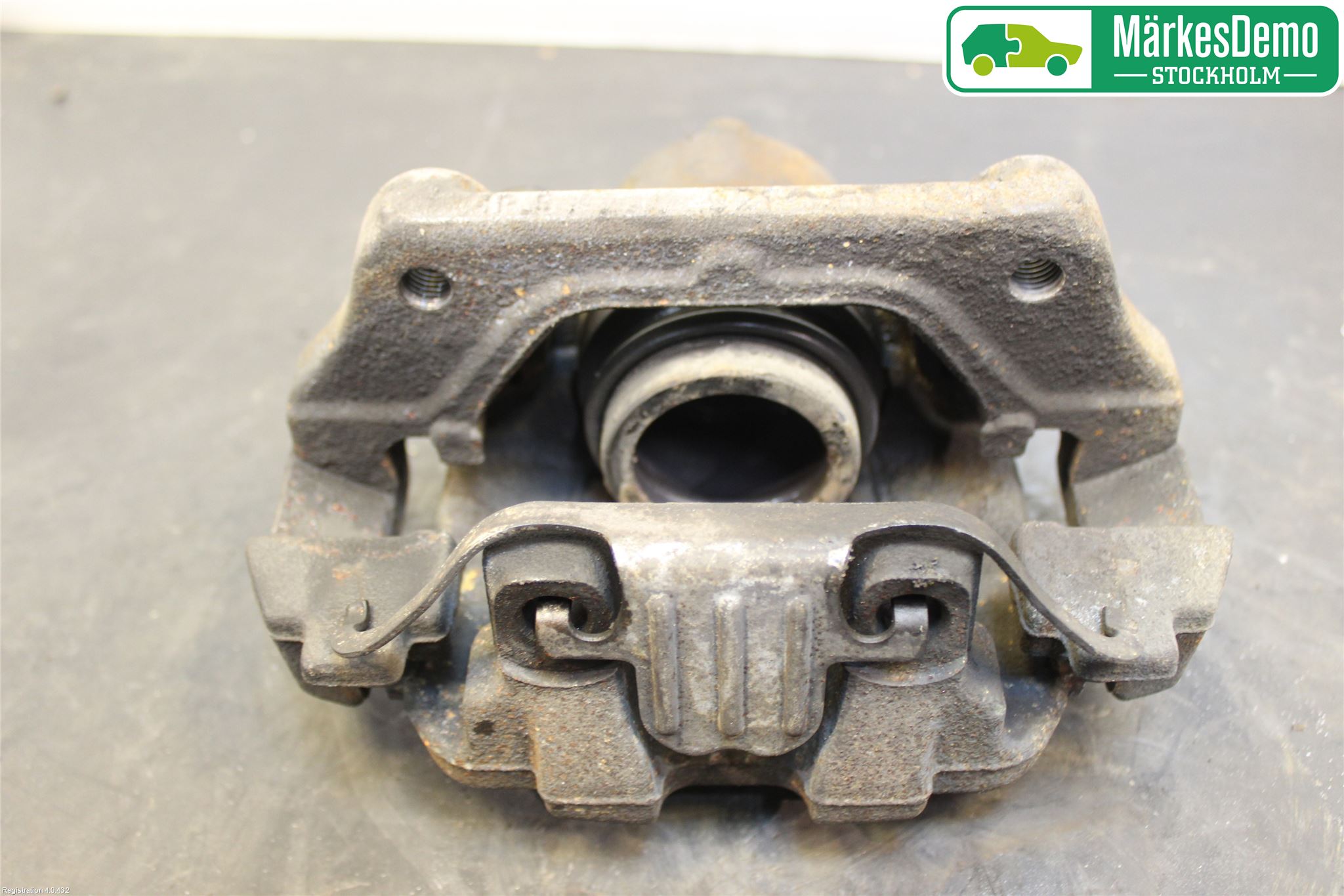 BMW 3 E90/91 SED/TOU 05-12 Bromsok Fram Höger