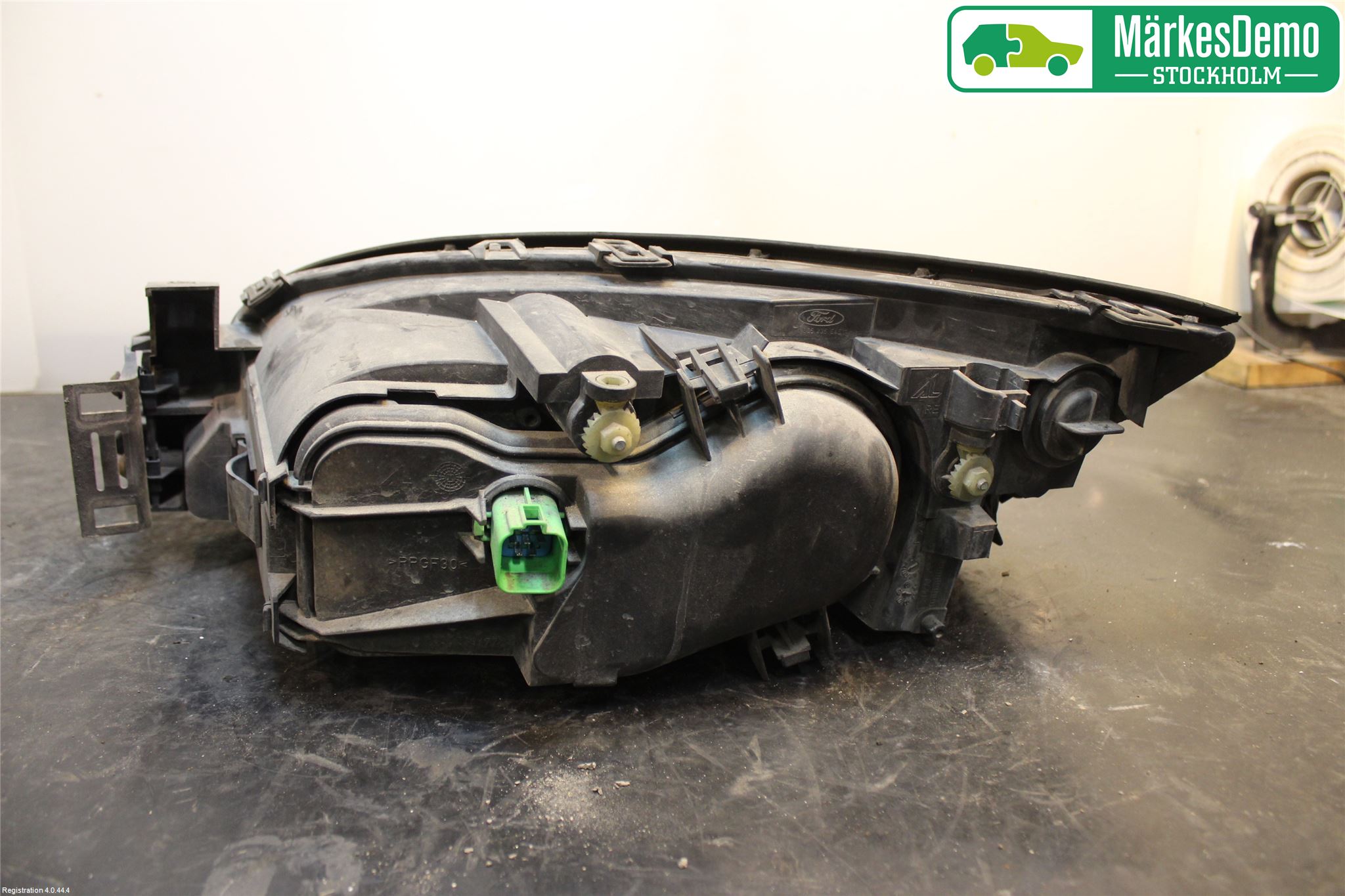 Ford MONDEO     01-06 Strålkastare Höger