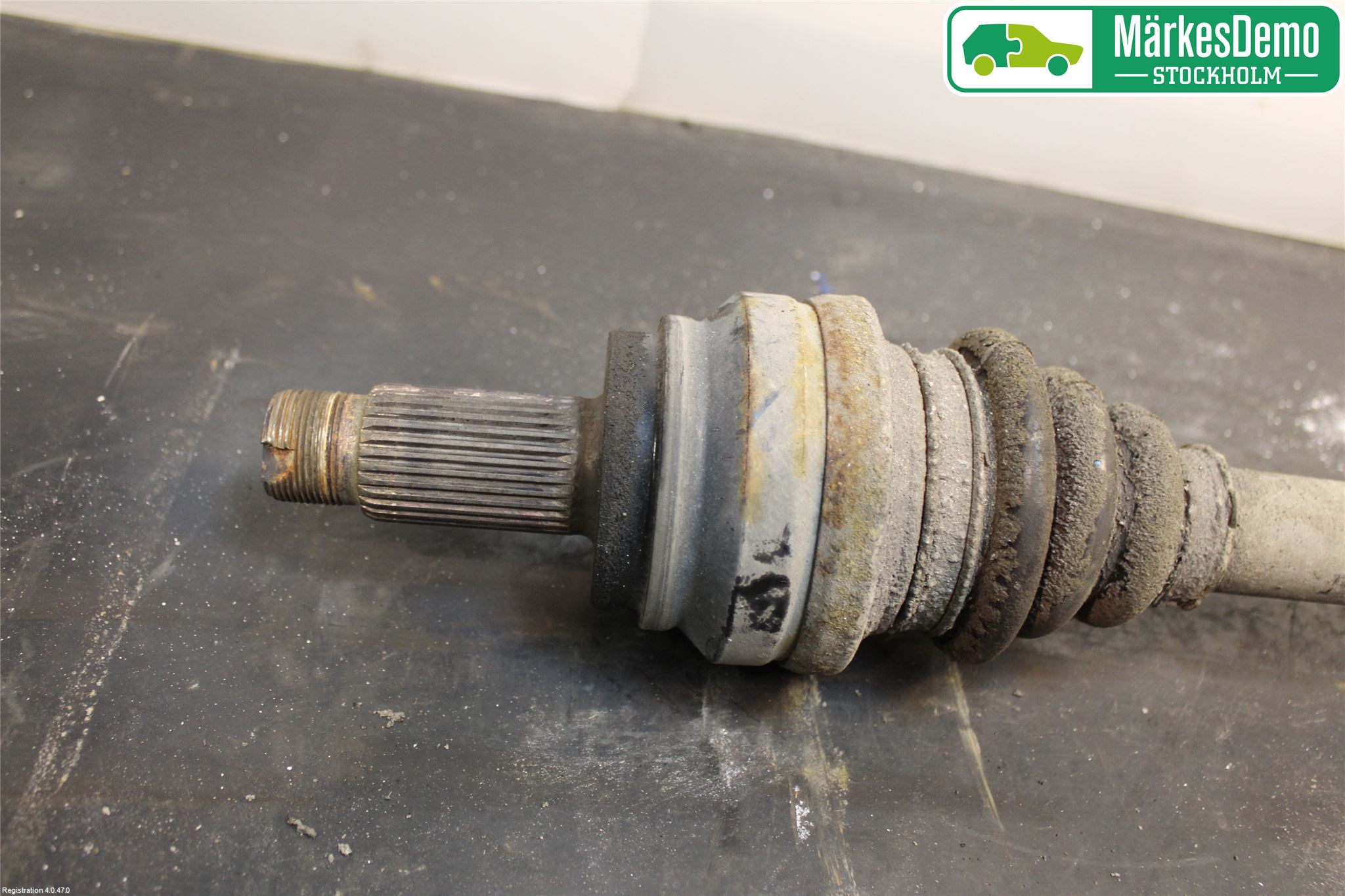 BMW 5 F10/F11/F18 09-17 Drivaxel Bak Höger