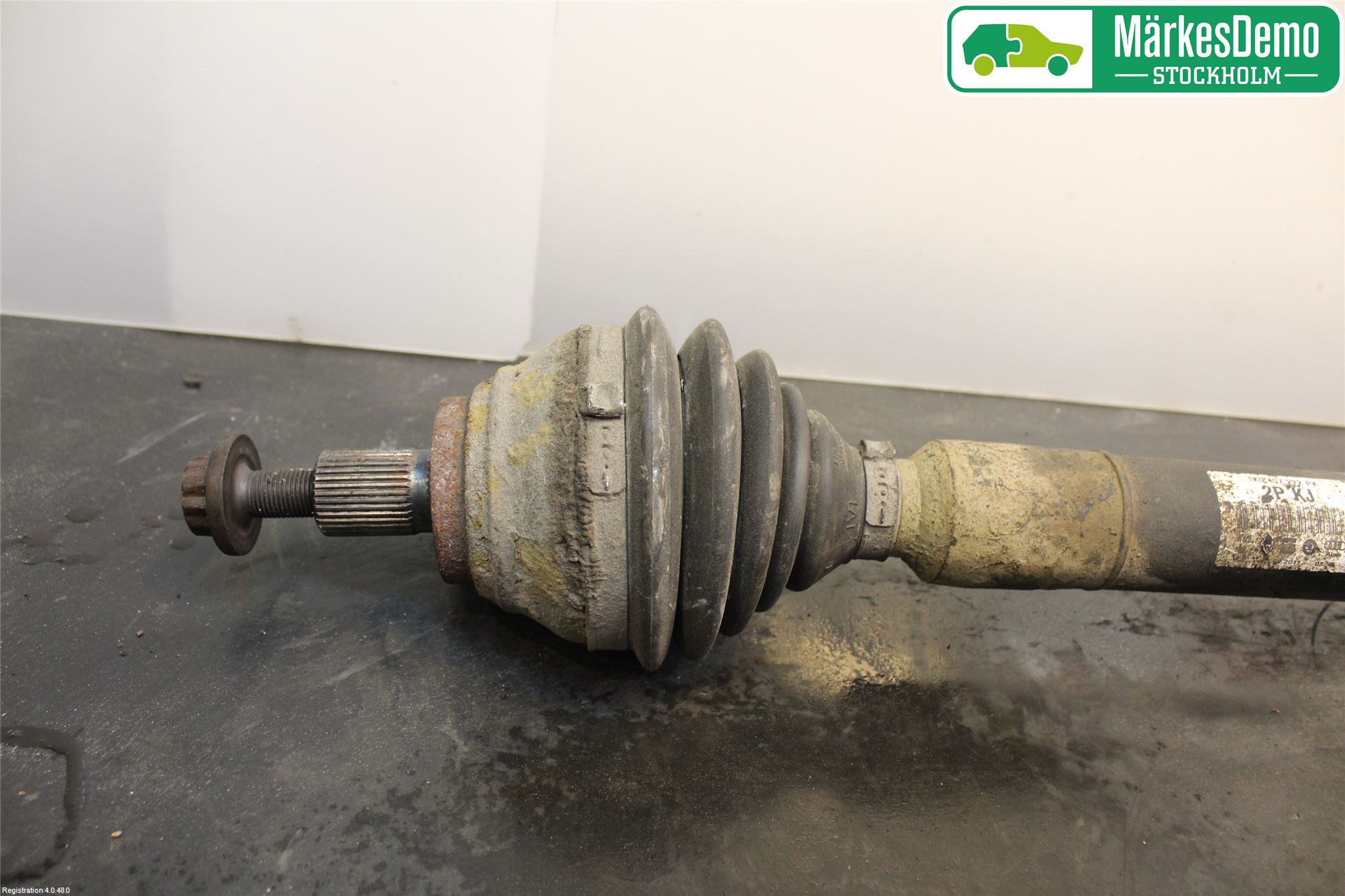 Volkswagen VW PASSAT 11-14 Drivaxel Fram Höger