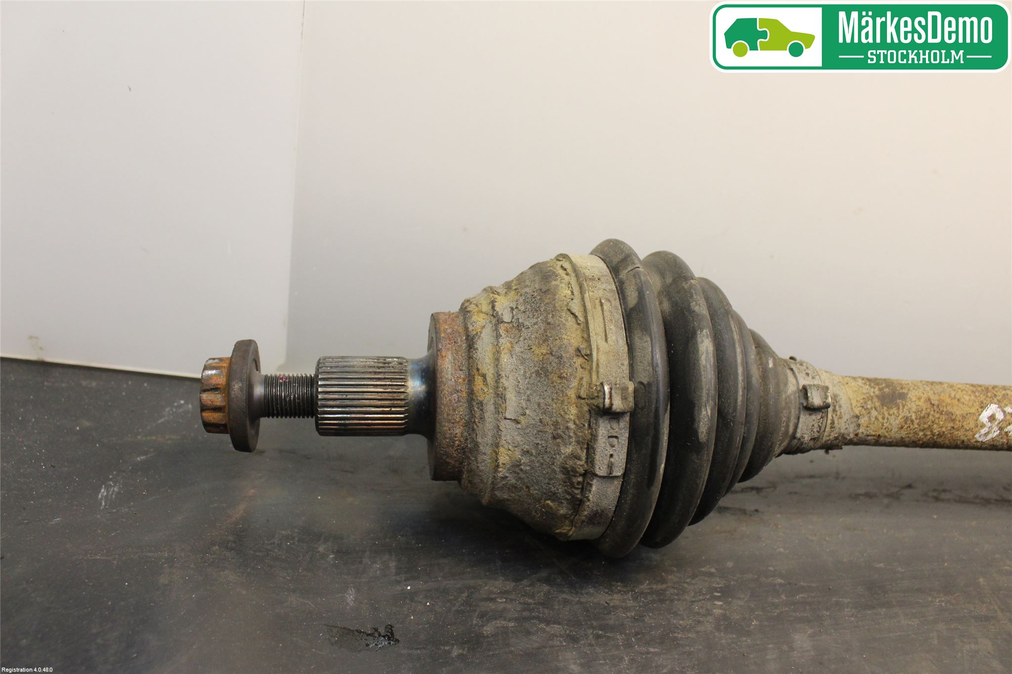 Volkswagen VW PASSAT 11-14 Drivaxel Fram Vänster