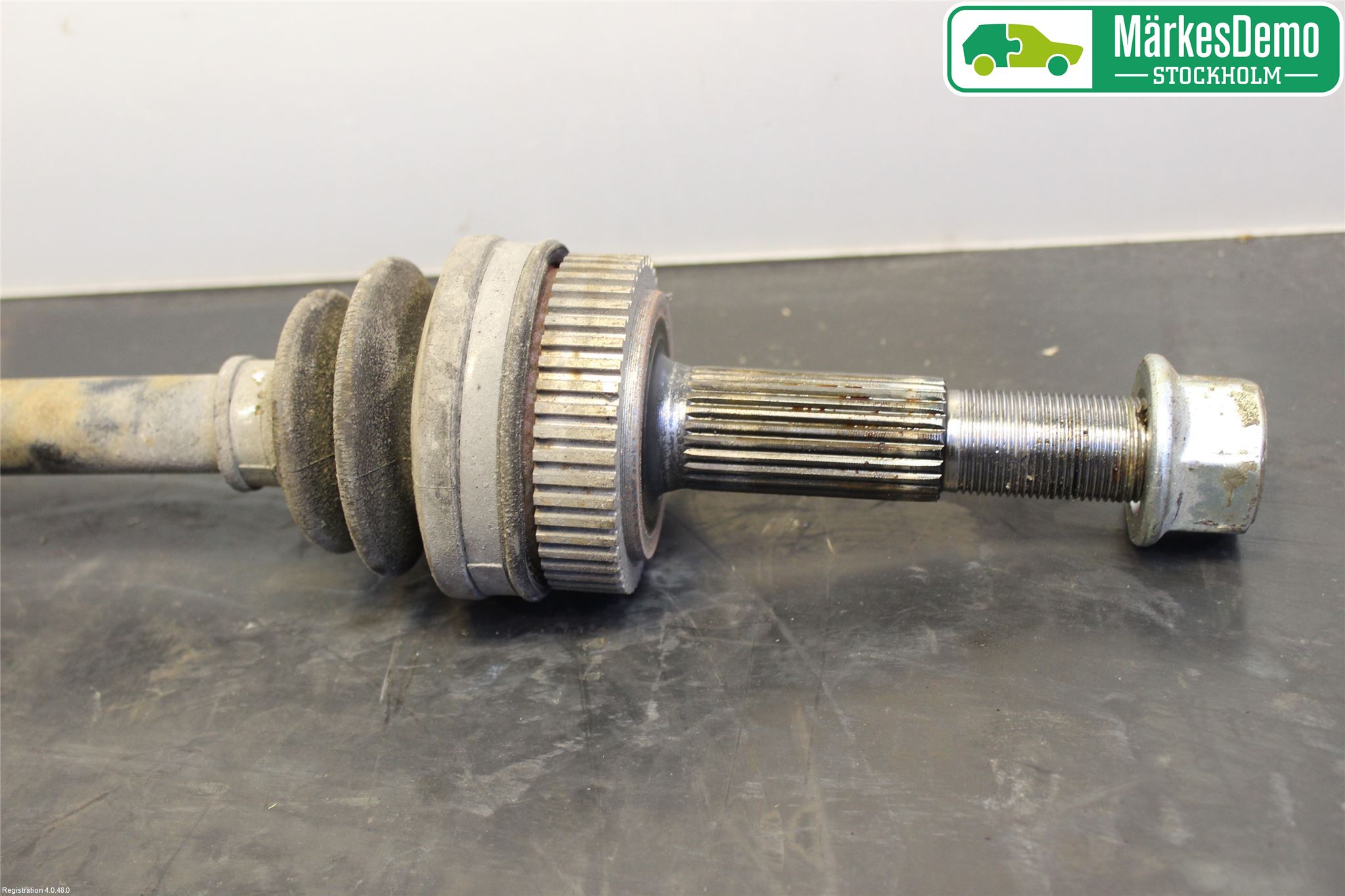 Nissan QASHQAI+2  10-14 Drivaxel Bak Höger